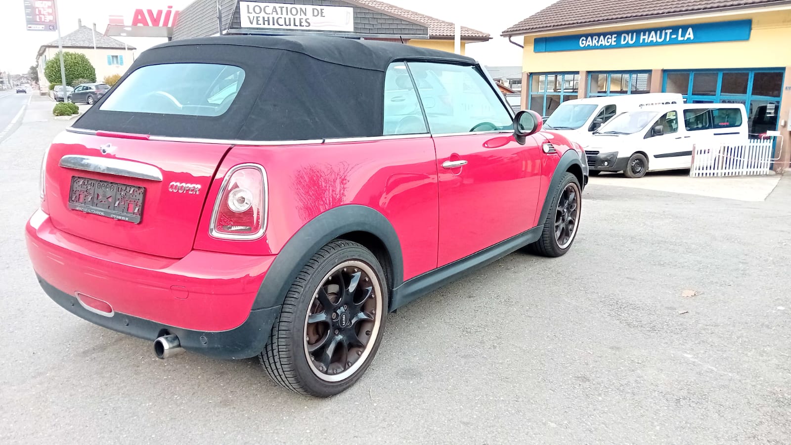 MINI Cooper Cabriolet-image-2