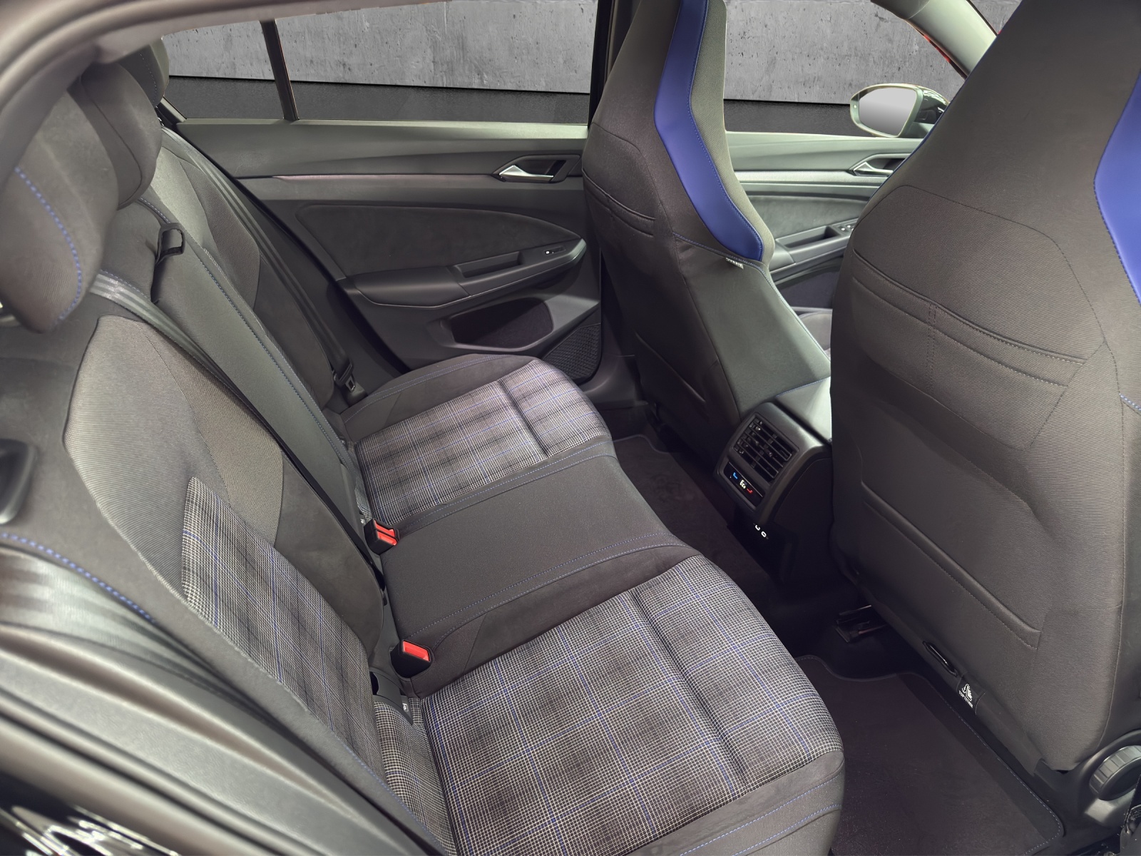 VW Golf 1.5 TSI PHEV GTE-image-12