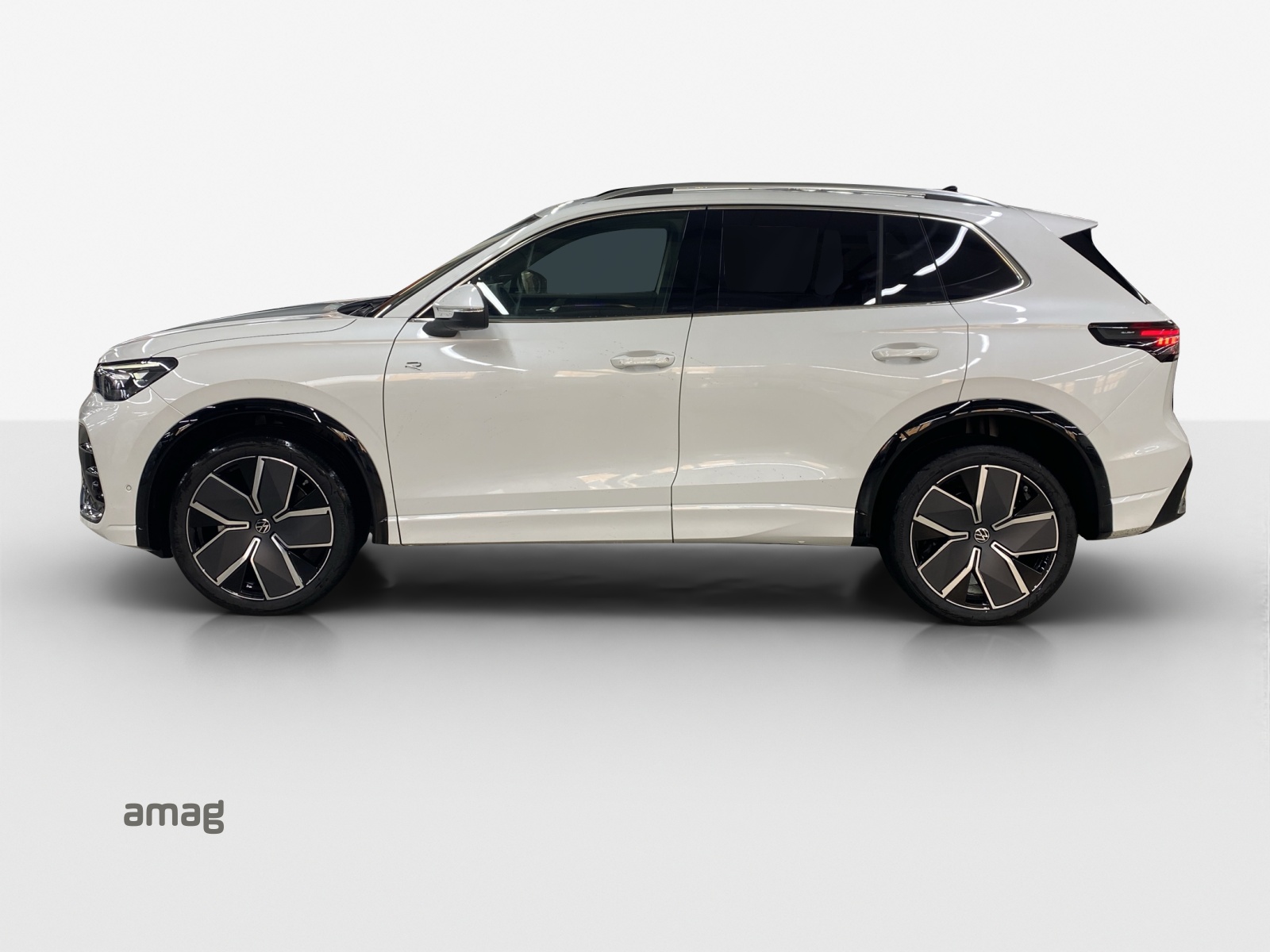 VW Tiguan 2.0 TSI DSG R-Line 4Motion-image-1
