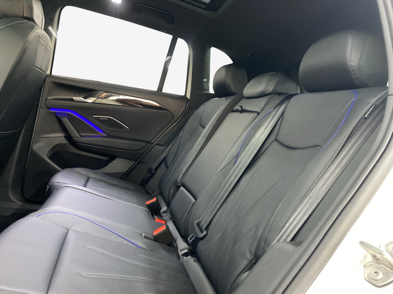 VW Tiguan 2.0 TSI DSG R-Line 4Motion-image-11