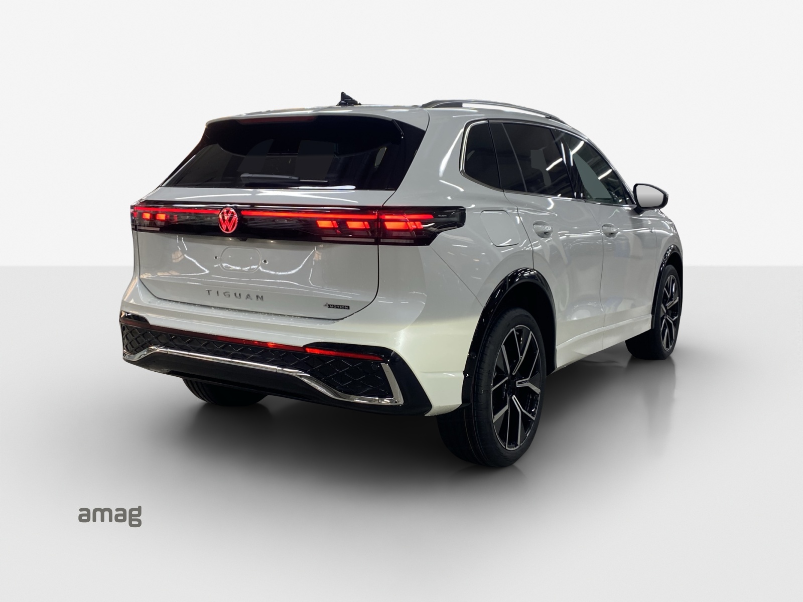 VW Tiguan 2.0 TSI DSG R-Line 4Motion-image-4