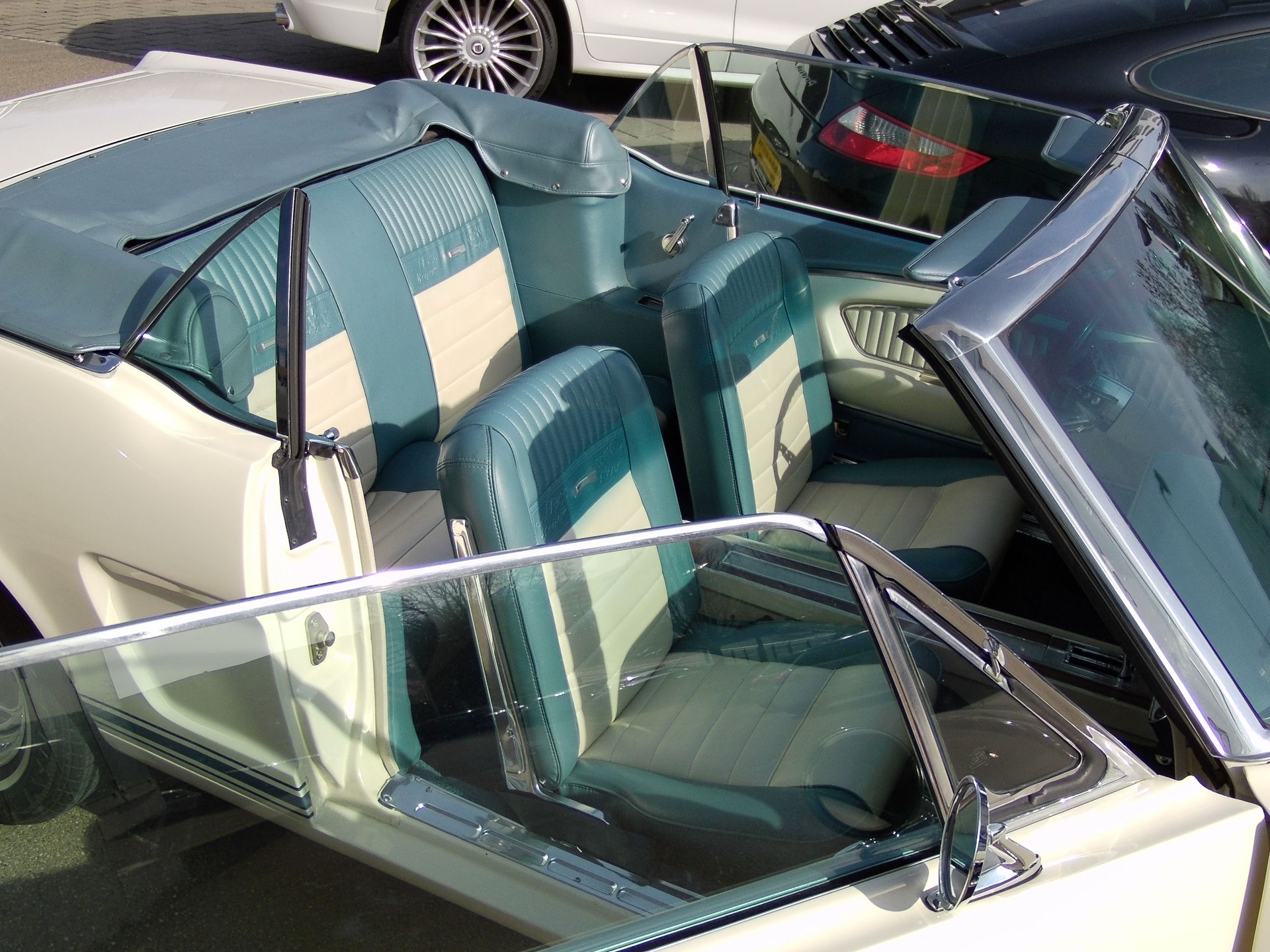 FORD Mustang Cabriolet GT. 289er V8 Automat-image-11