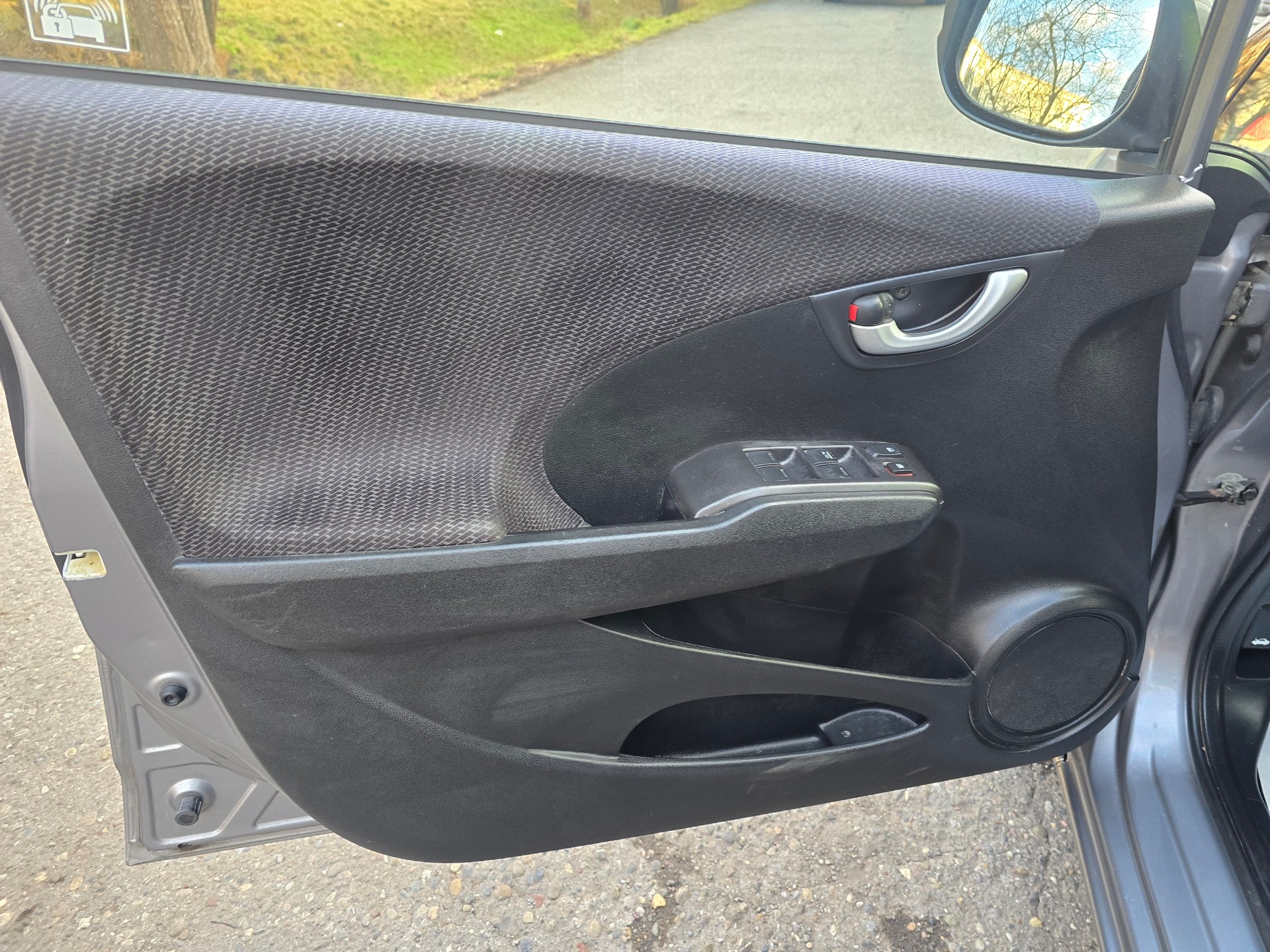 HONDA Jazz 1.3i Hybrid Comfort CVT-image-11