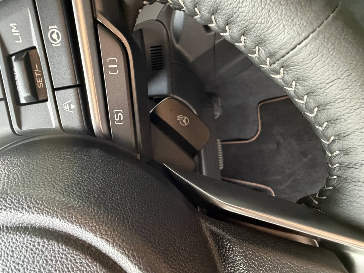 SUBARU Crosstrek 2.0i e-Boxer Passion-image-11