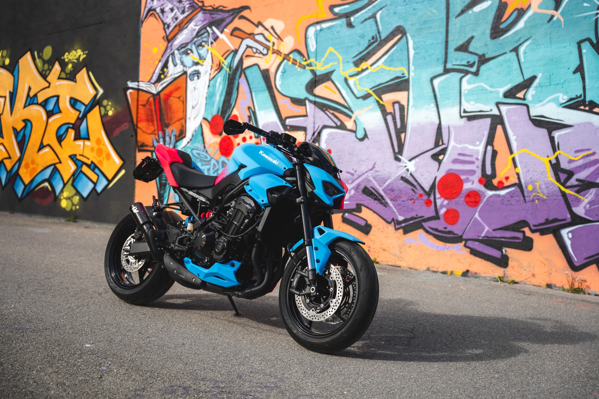 KAWASAKI Z 900 (70kW) - UNIKAT Sonderumbau NEON 2-Face-showroom-element-2