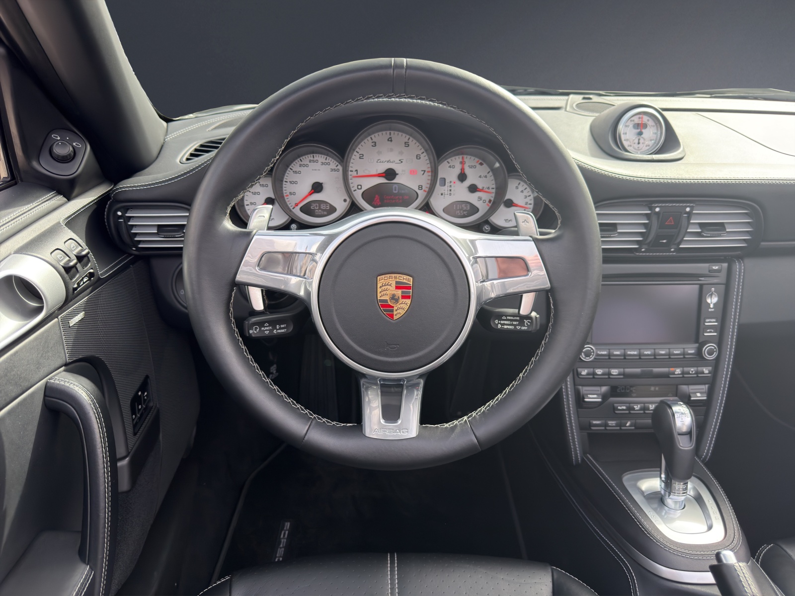 PORSCHE 911 Cabrio Turbo S PDK-image-11