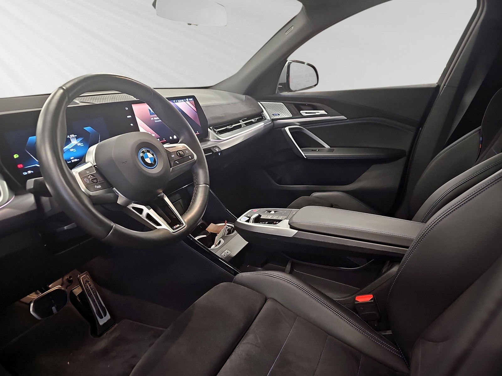BMW iX2 xDrive 30 M Sport-image-4