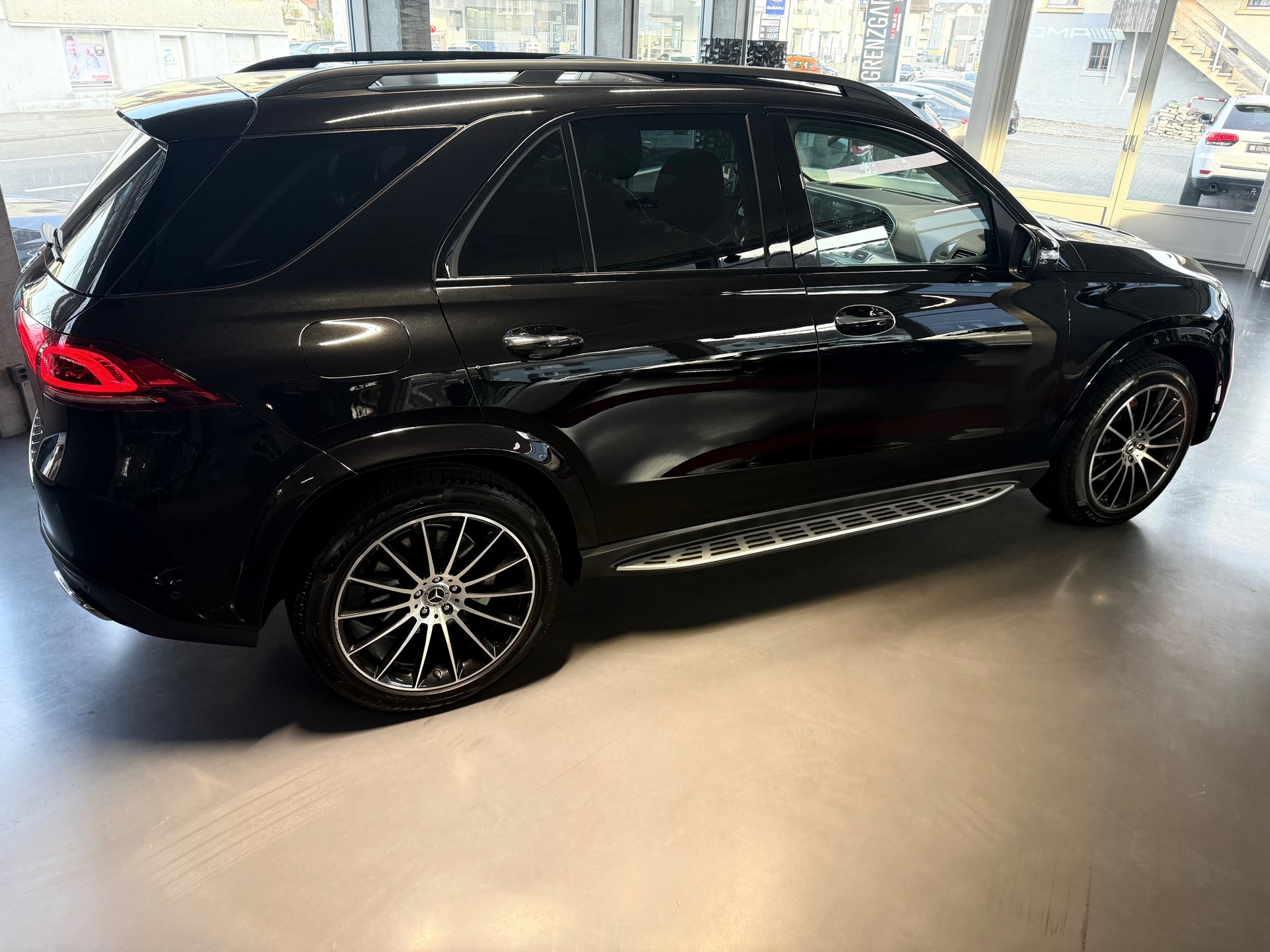 MERCEDES-BENZ GLE 400 d 4Matic AMG Line 9G-Tronic-image-5