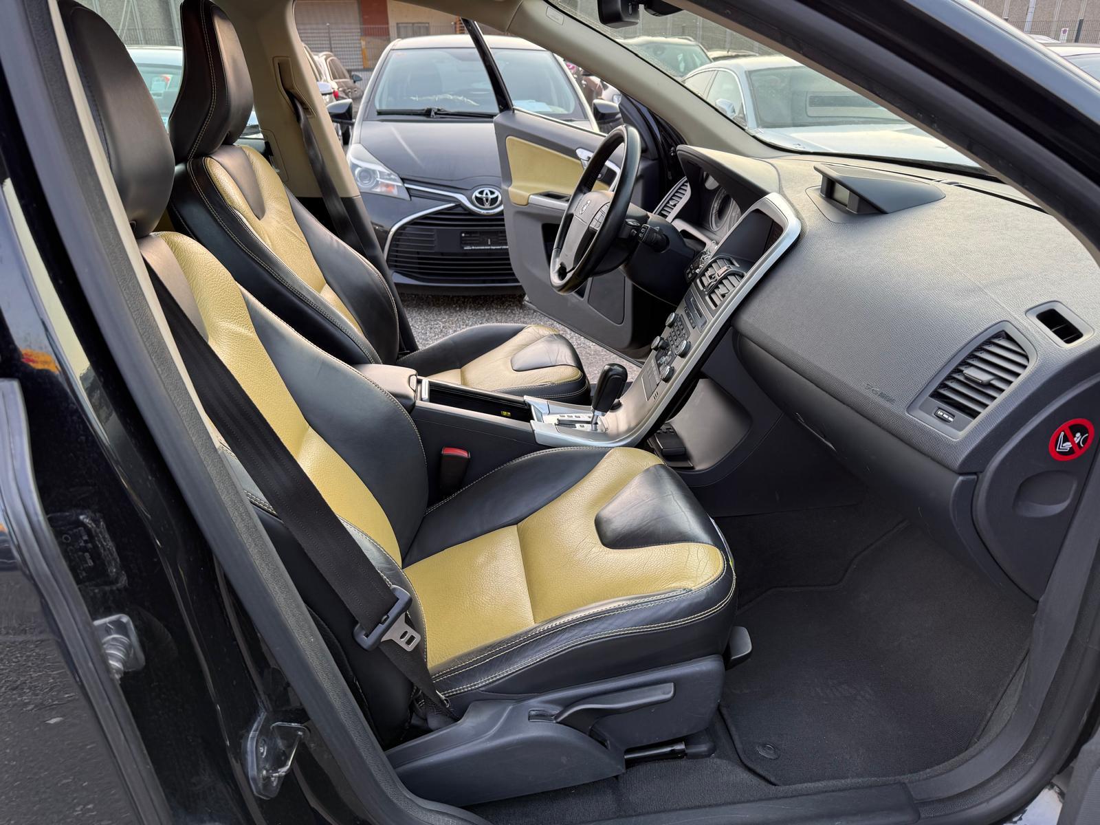 VOLVO XC60 2.4 D5 Summum AWD-image-15
