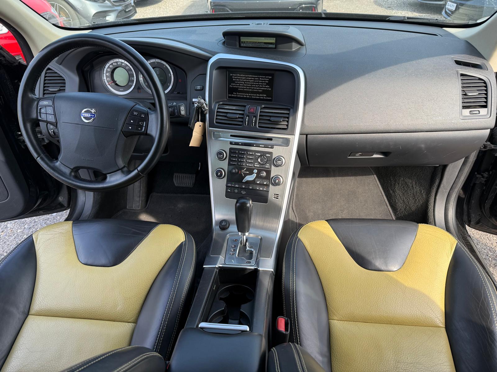 VOLVO XC60 2.4 D5 Summum AWD-image-9