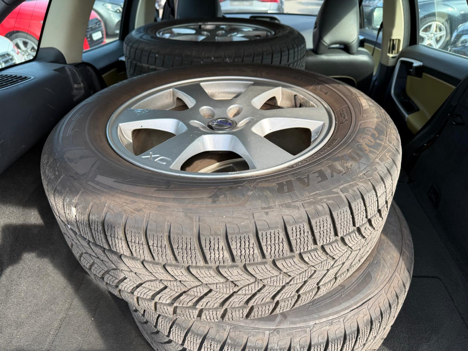 VOLVO XC60 2.4 D5 Summum AWD-image-15