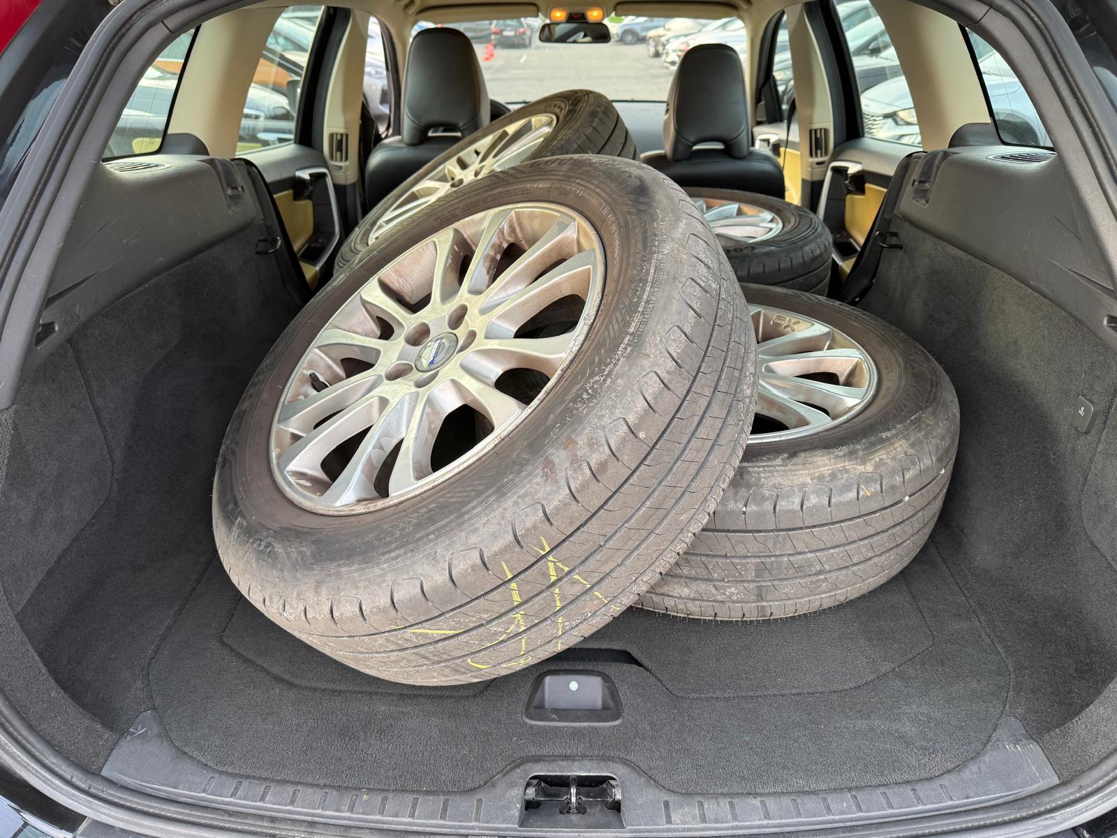 VOLVO XC60 2.4 D5 Summum AWD-image-13