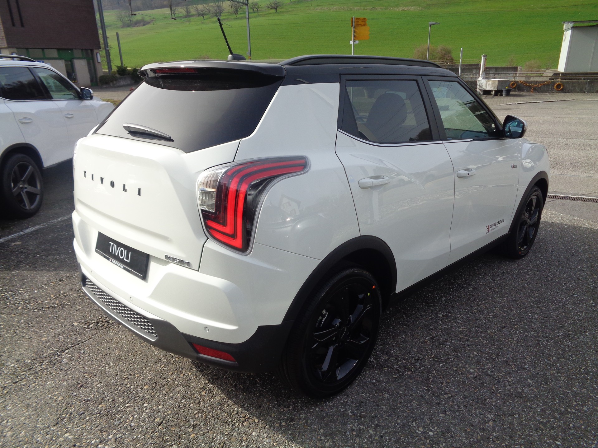 KGM-SsangYong Tivoli 1.5 T GDI Platinum 4WD Automat-image-4