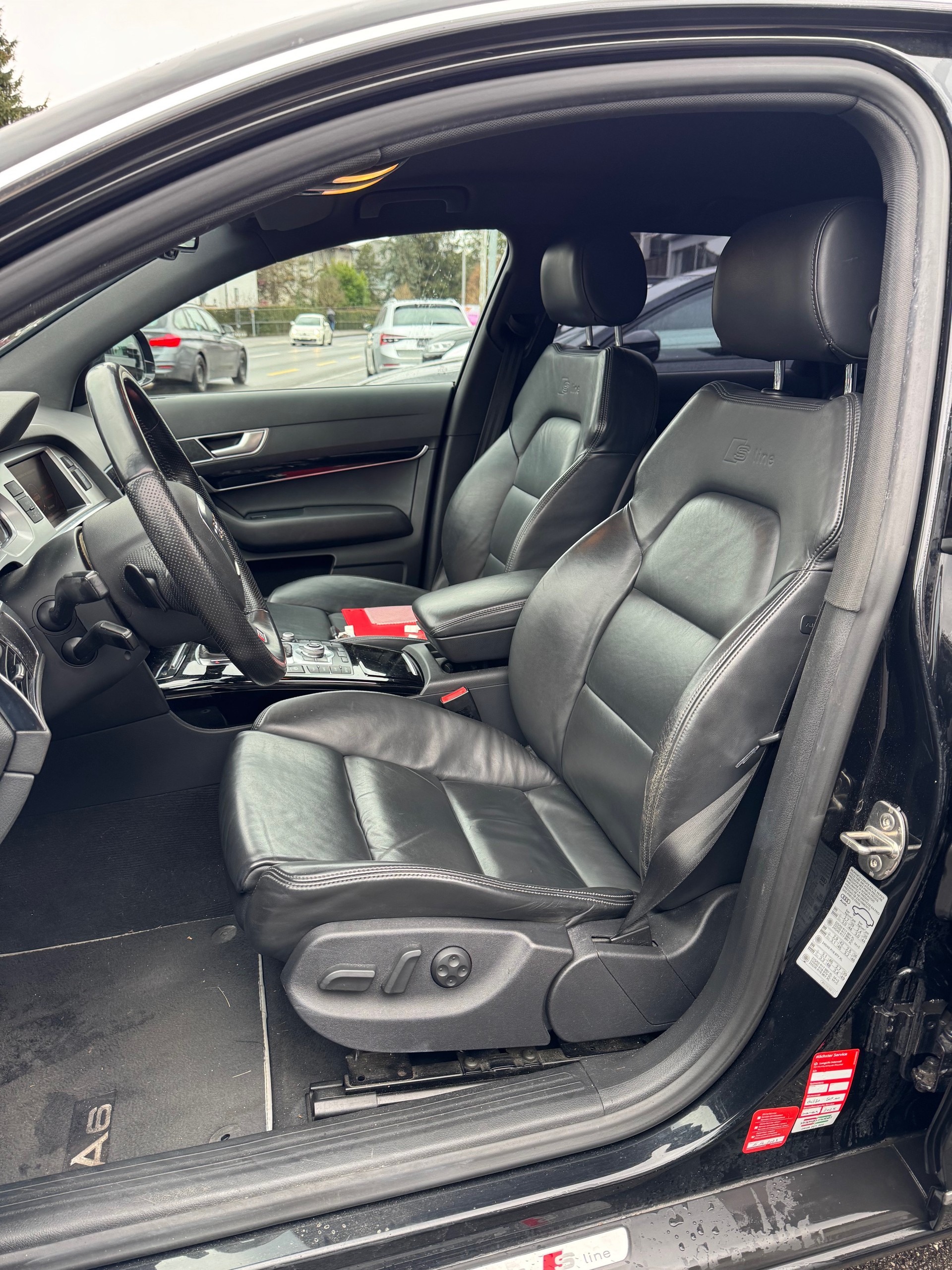 AUDI A6 Avant 3.0 V6 TDI quattro tiptronic-image-19