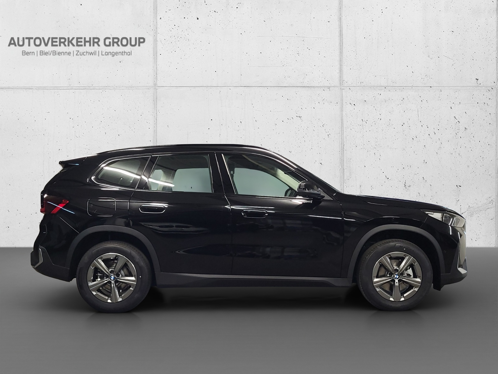 BMW X1 sDrive 18i-showroom-element-3