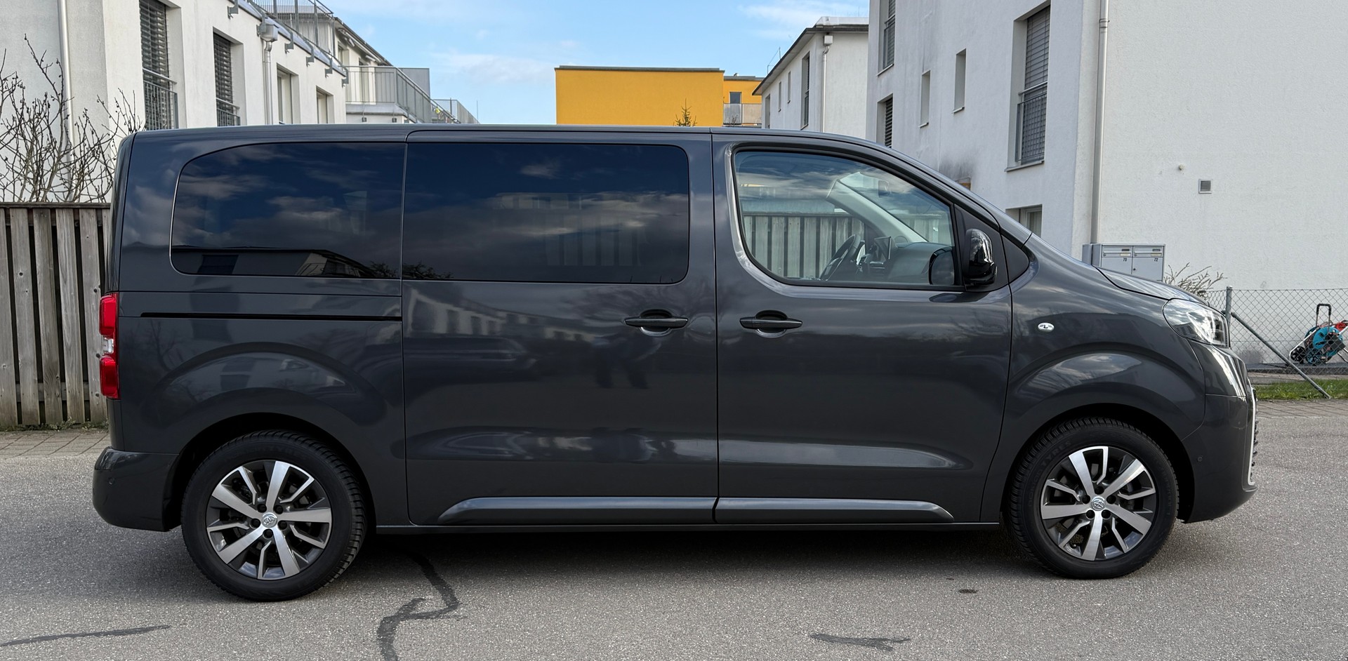TOYOTA PROACE VERSO 2.0 D-4D TEAM D L1*EL. SCHIEBETÜRE*8 PLÄTZE*-image-7