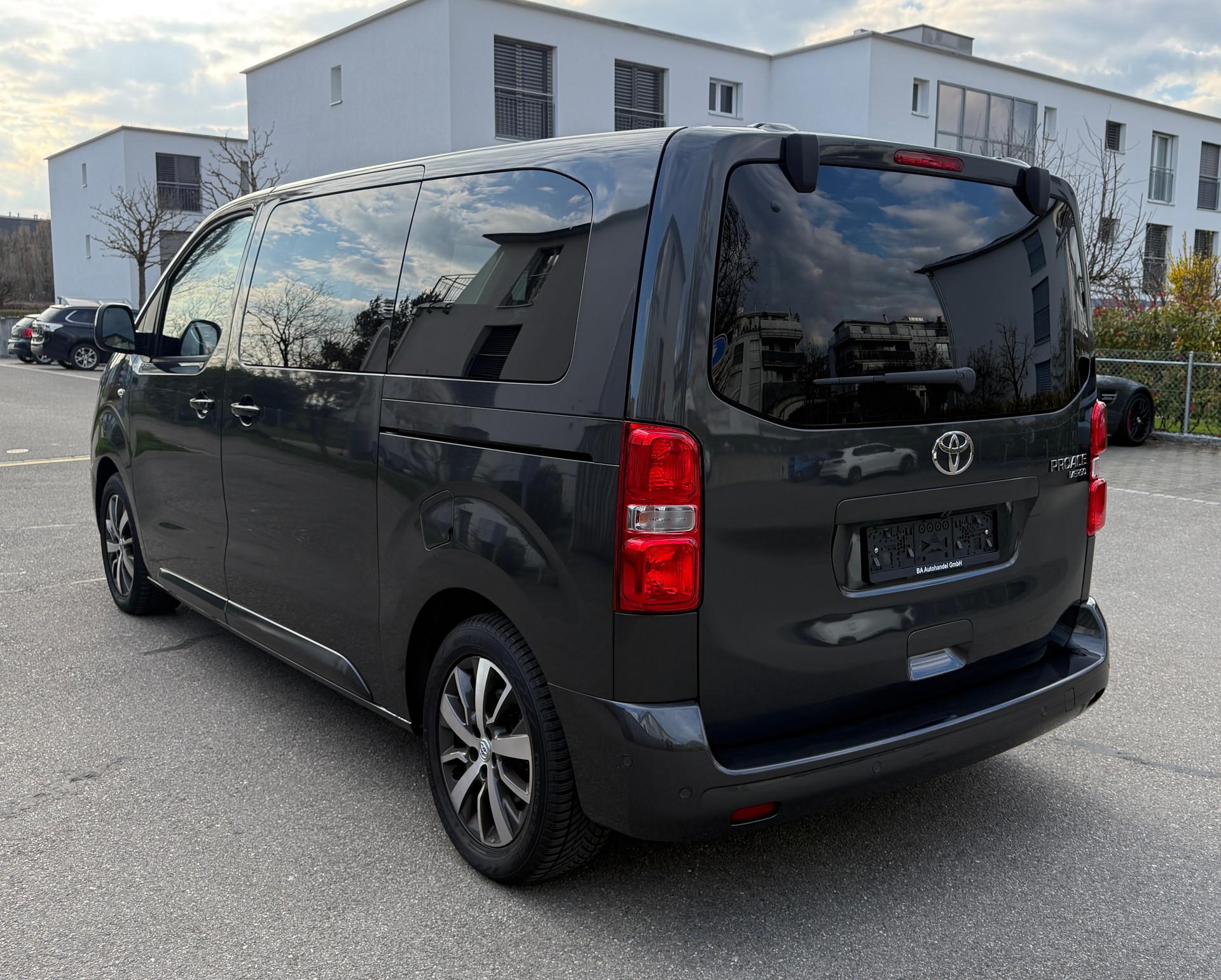 TOYOTA PROACE VERSO 2.0 D-4D TEAM D L1*EL. SCHIEBETÜRE*8 PLÄTZE*-image-3