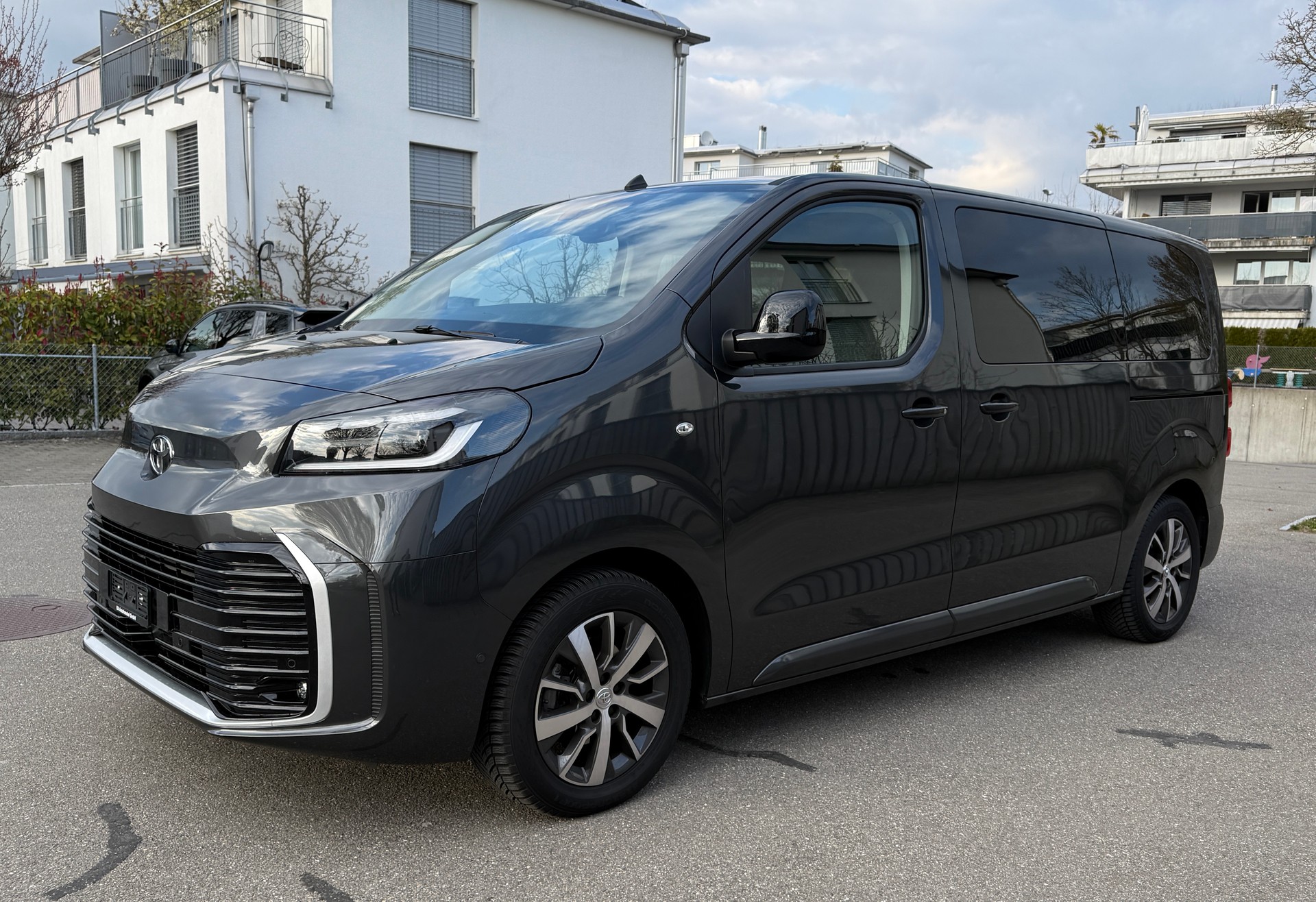 TOYOTA PROACE VERSO 2.0 D-4D TEAM D L1*EL. SCHIEBETÜRE*8 PLÄTZE*-image-2