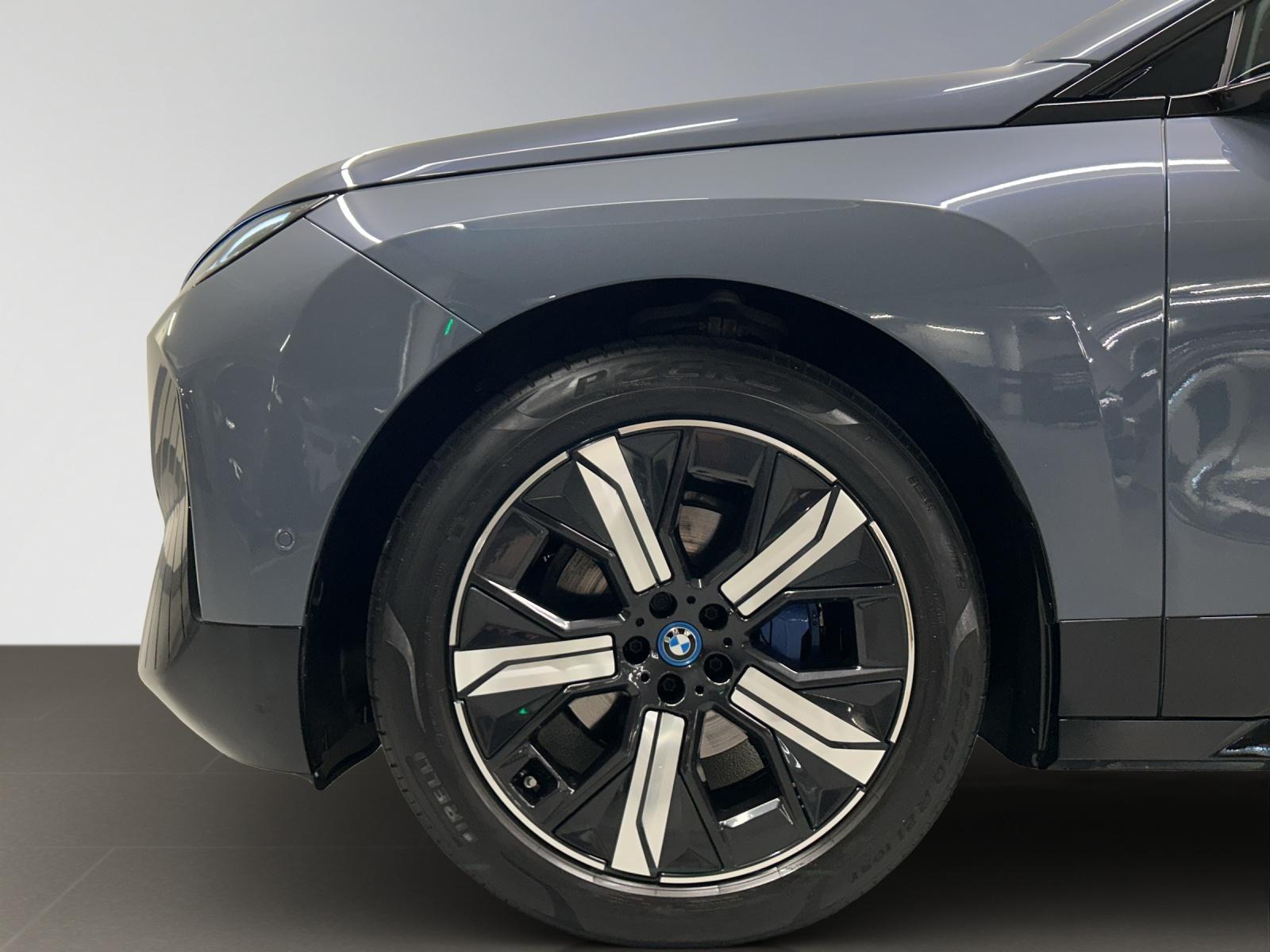 BMW iX xDrive50-image-8