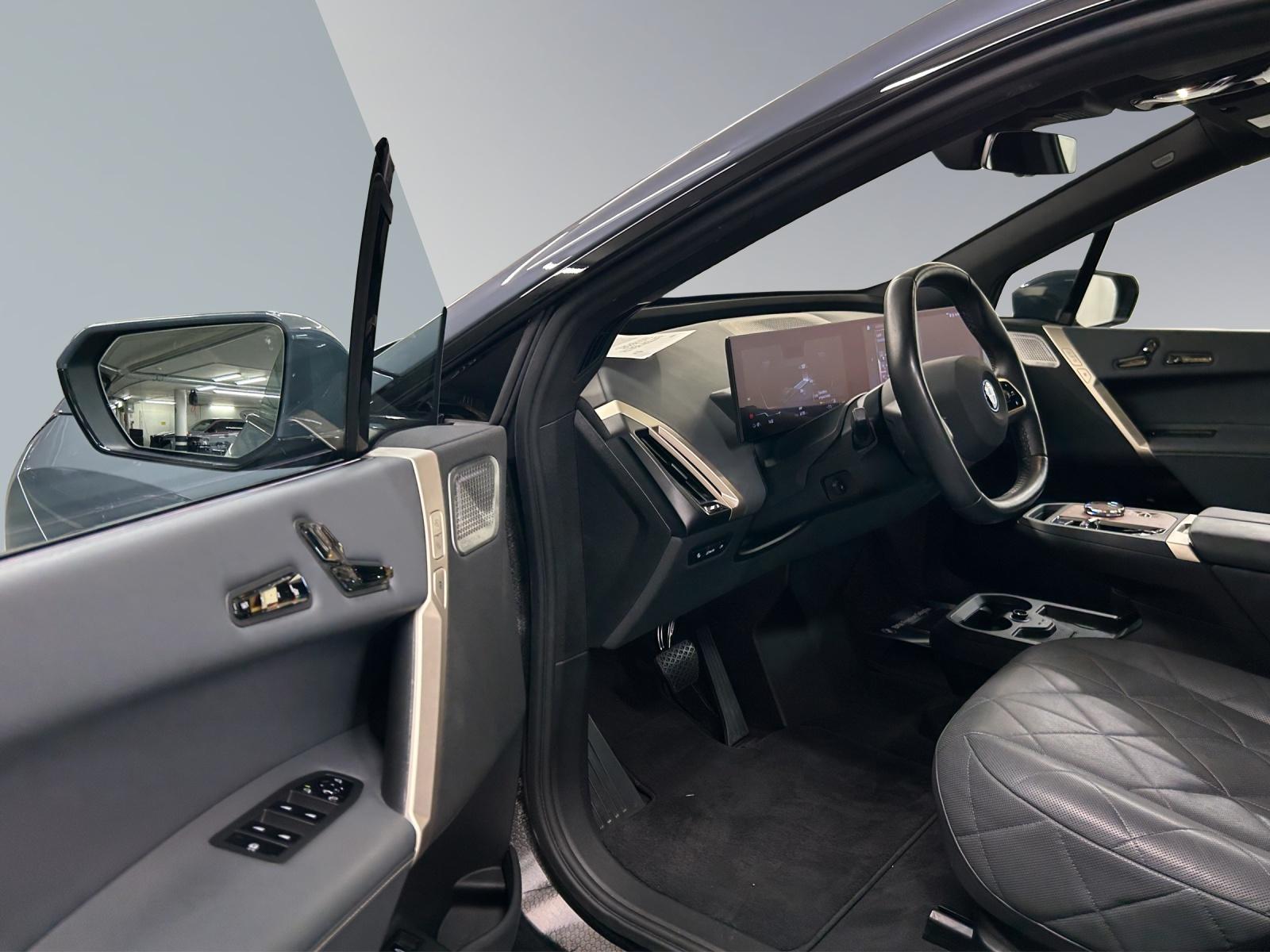 BMW iX xDrive50-image-11