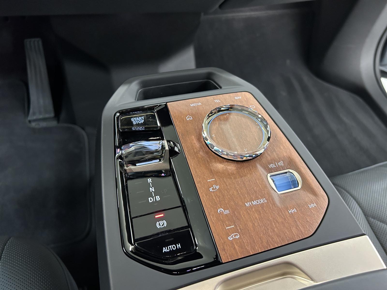 BMW iX xDrive50-image-19