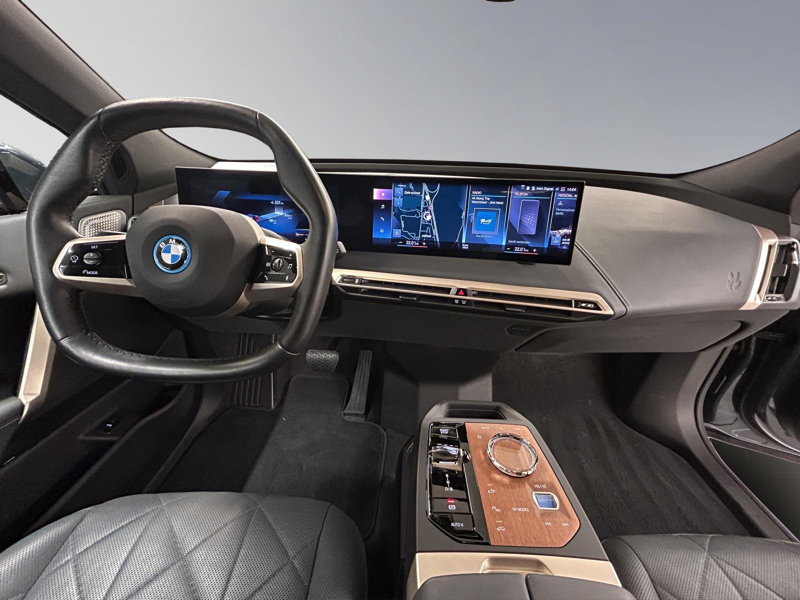 BMW iX xDrive50-image-17