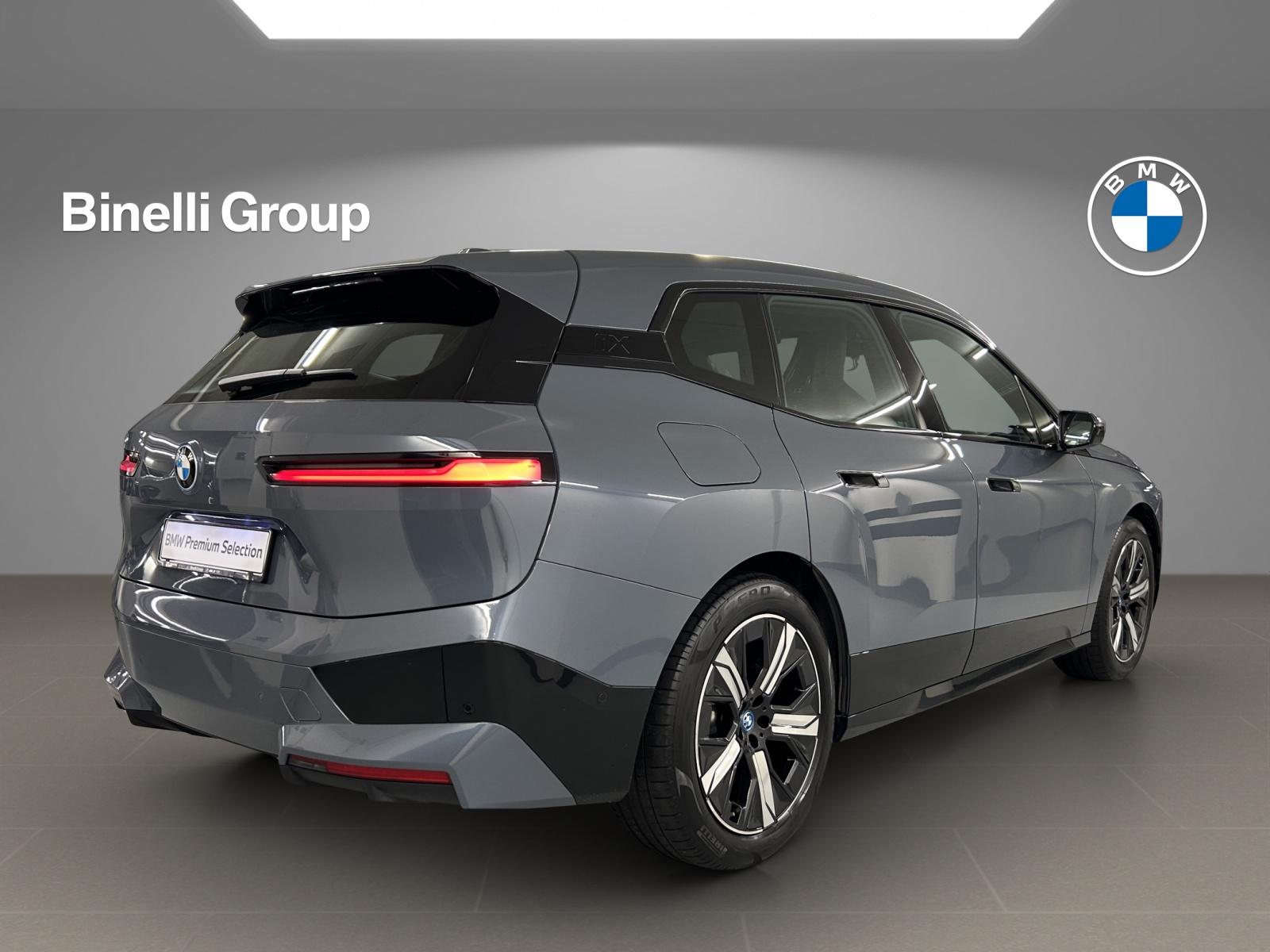 BMW iX xDrive50-image-4