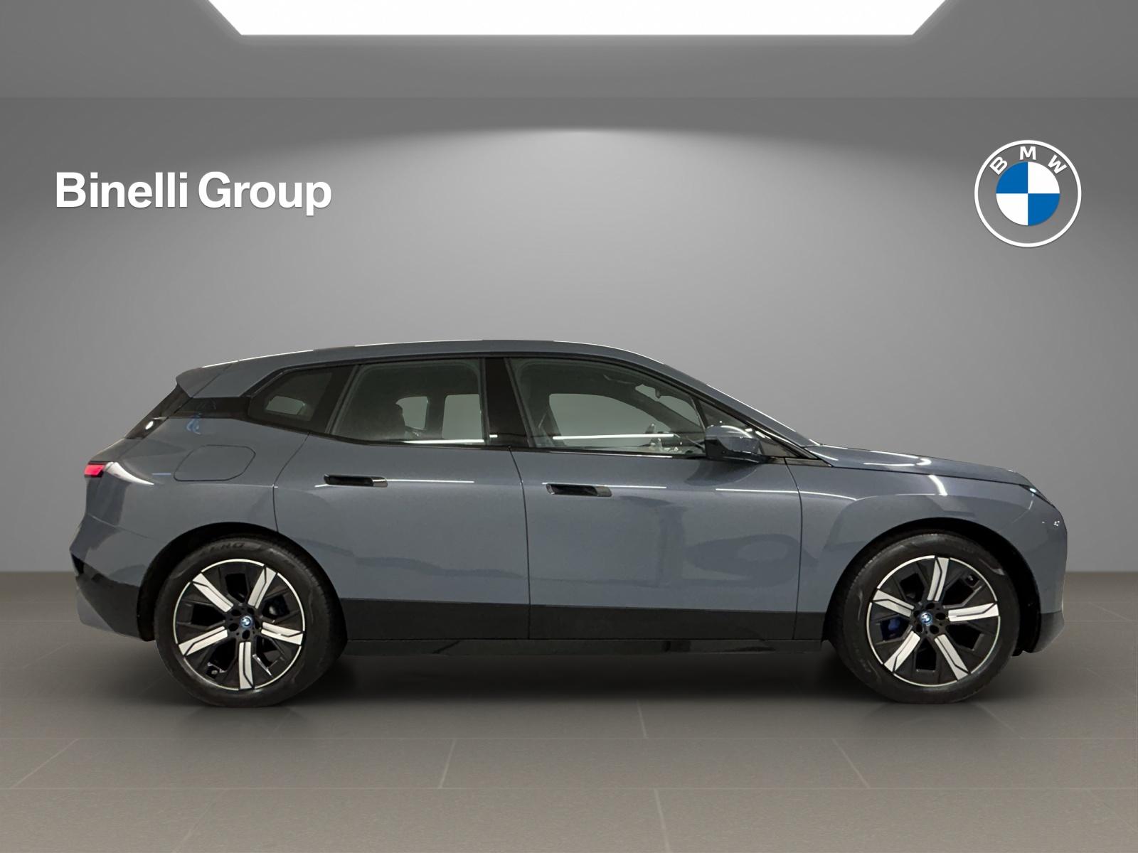 BMW iX xDrive50-image-5