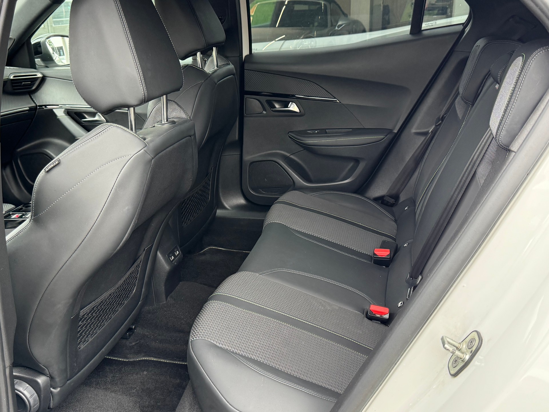 PEUGEOT 2008 1.5 BlueHDi GT EAT8-image-6