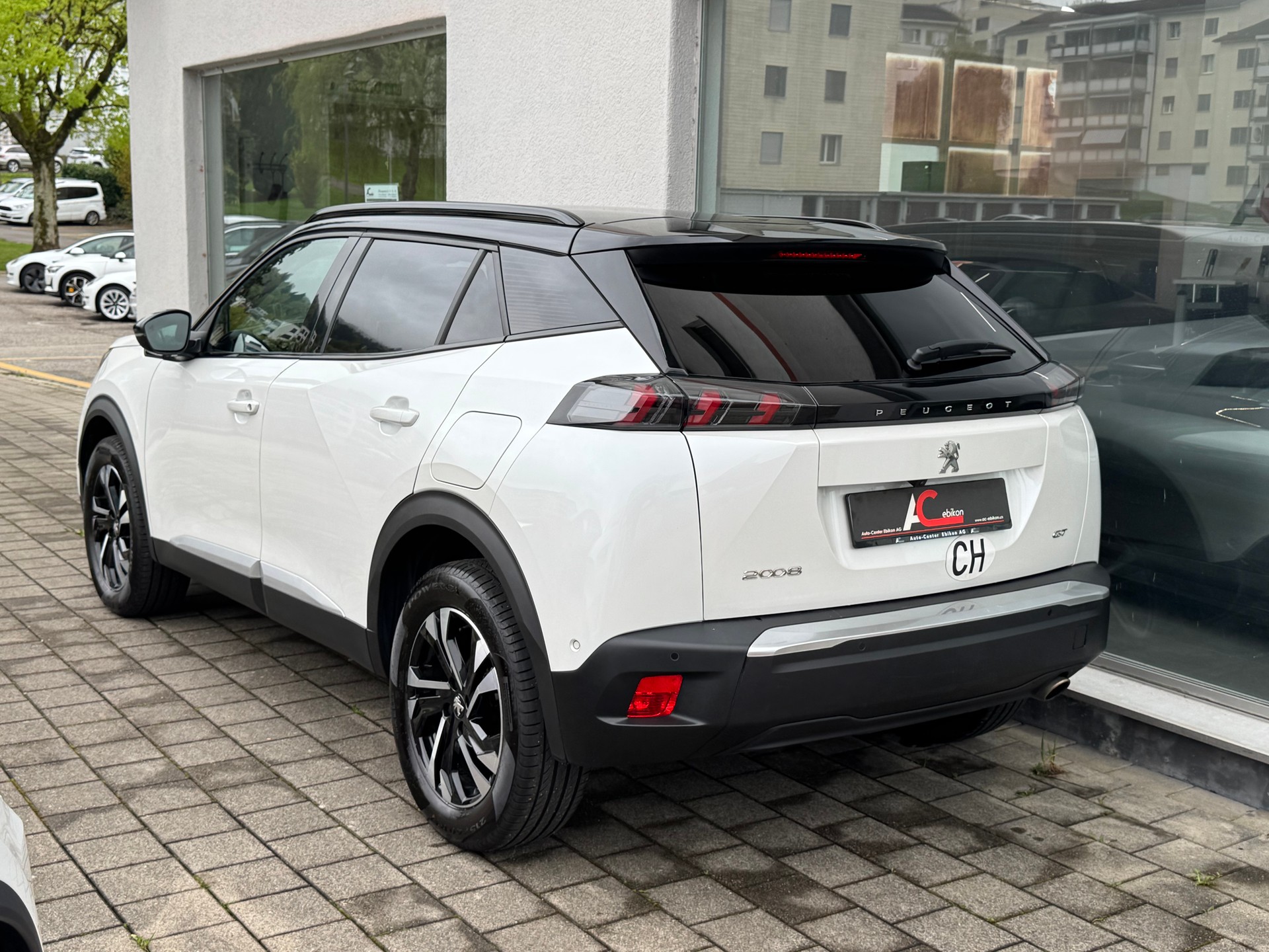 PEUGEOT 2008 1.5 BlueHDi GT EAT8-image-1