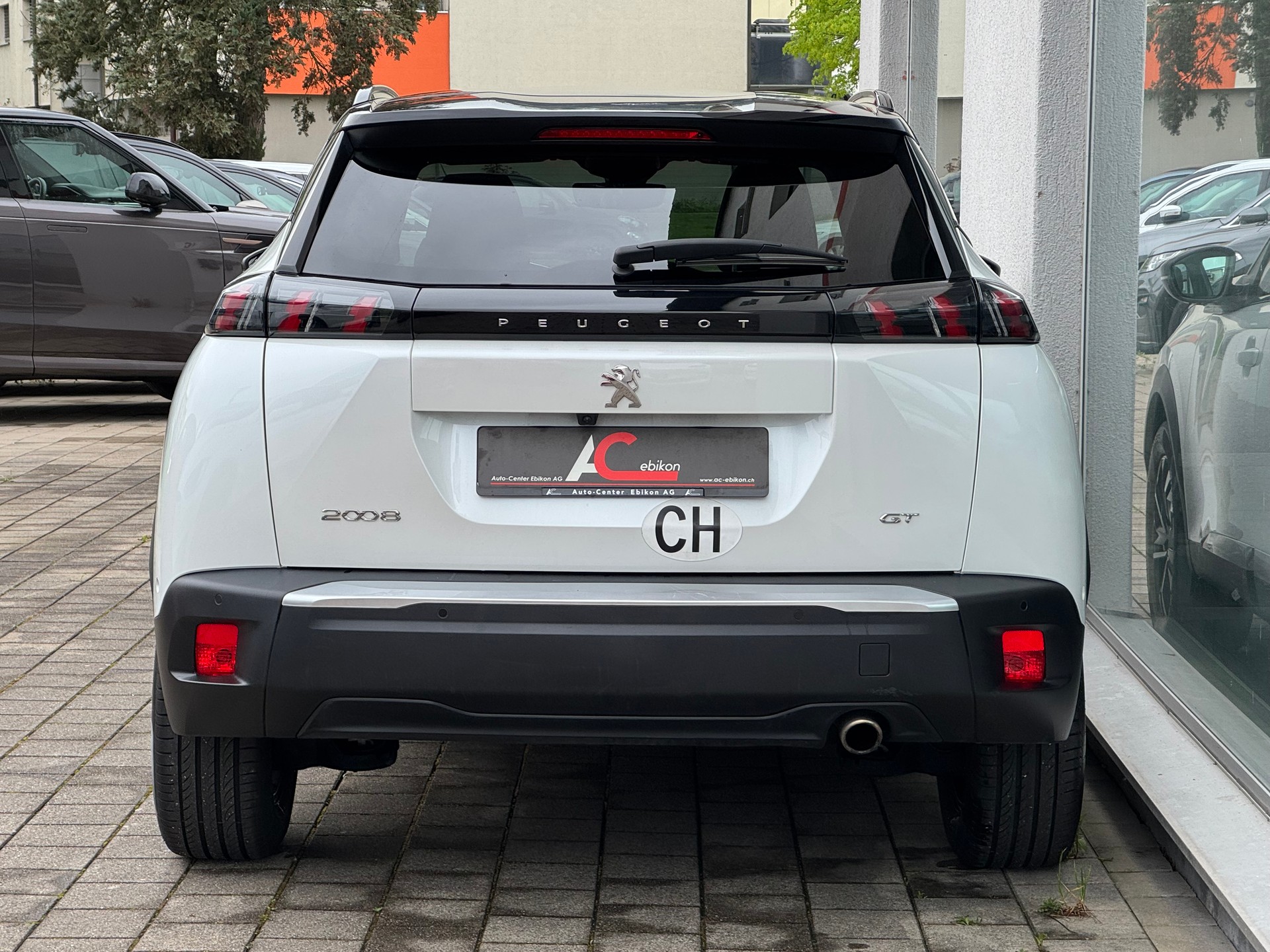 PEUGEOT 2008 1.5 BlueHDi GT EAT8-image-3