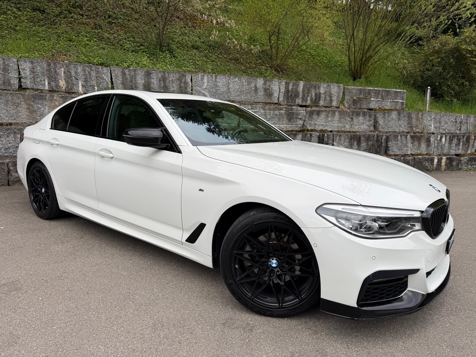 BMW 520d xDrive M-Sport Steptronic-image-1