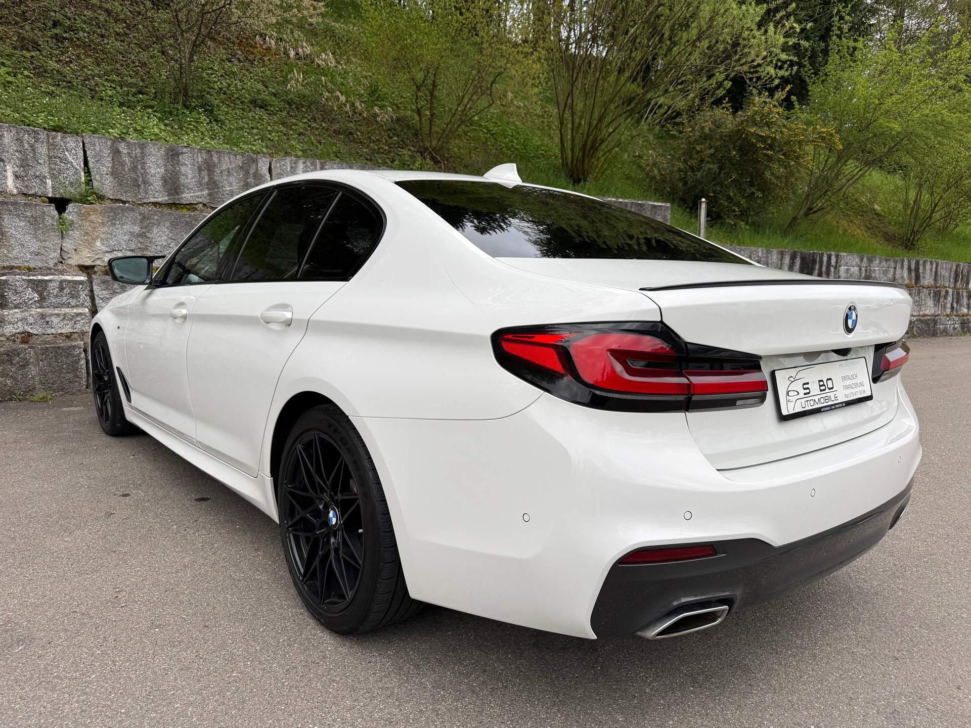 BMW 520d xDrive M-Sport Steptronic-image-3