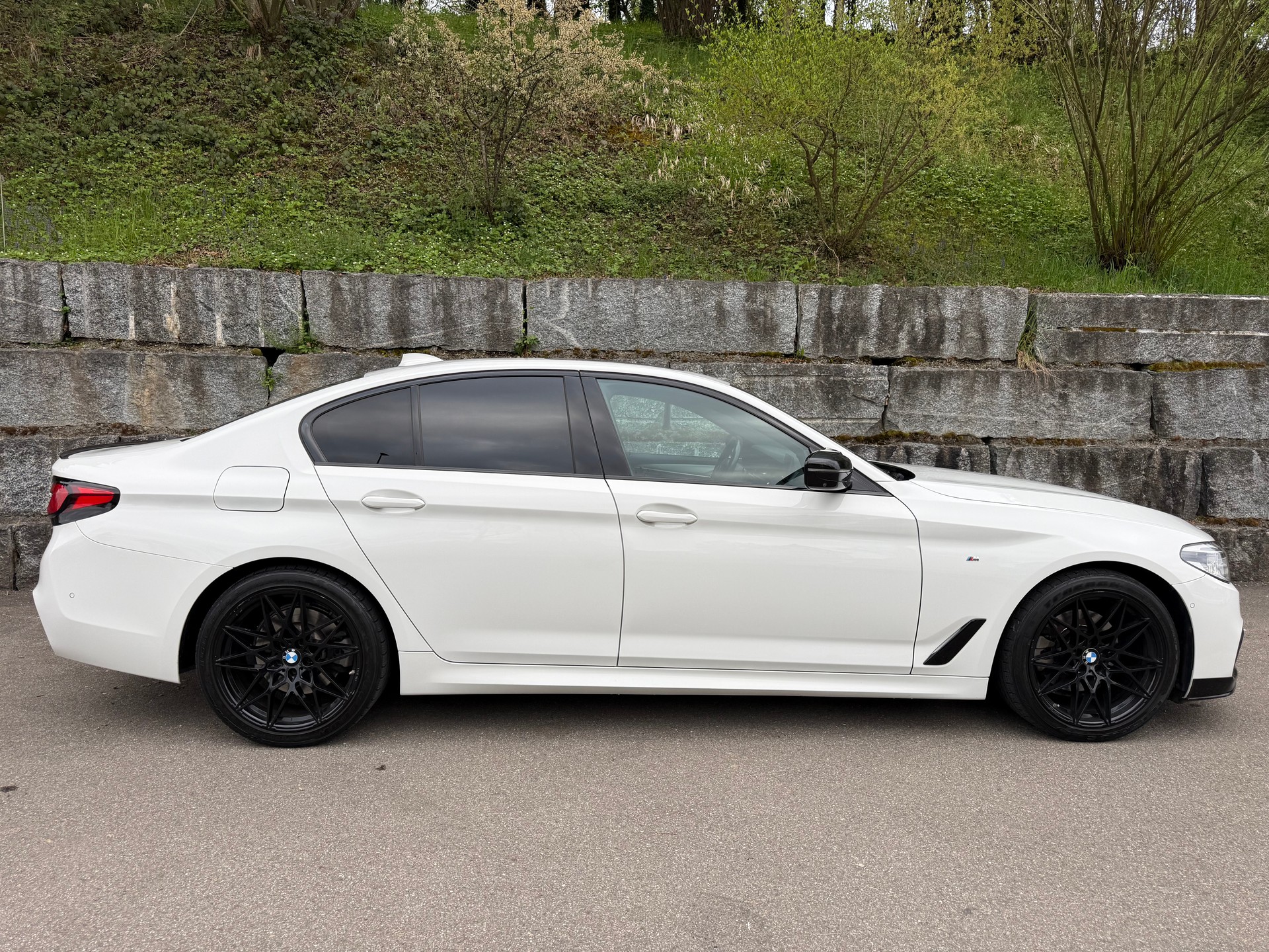 BMW 520d xDrive M-Sport Steptronic-image-9