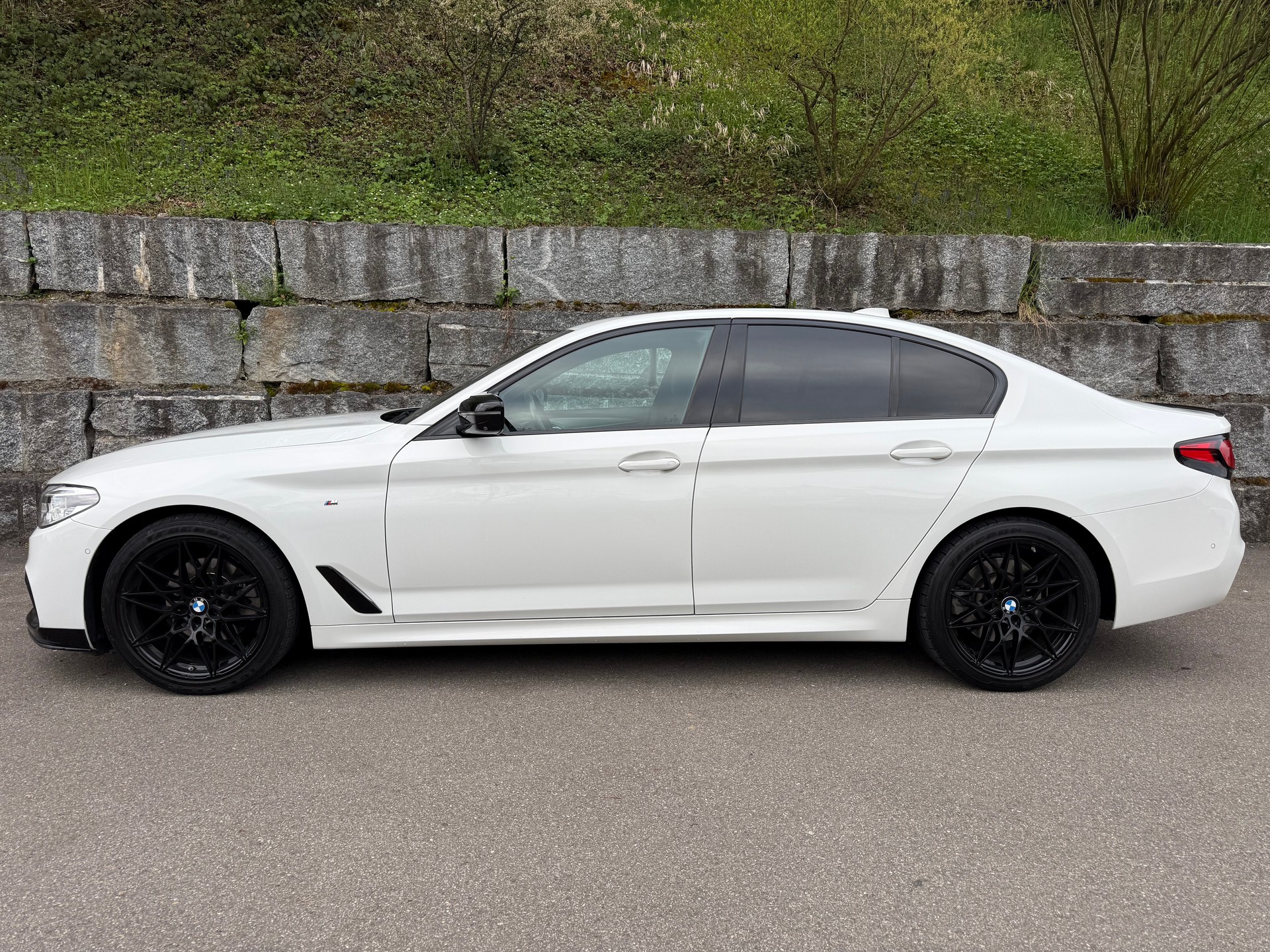 BMW 520d xDrive M-Sport Steptronic-image-10