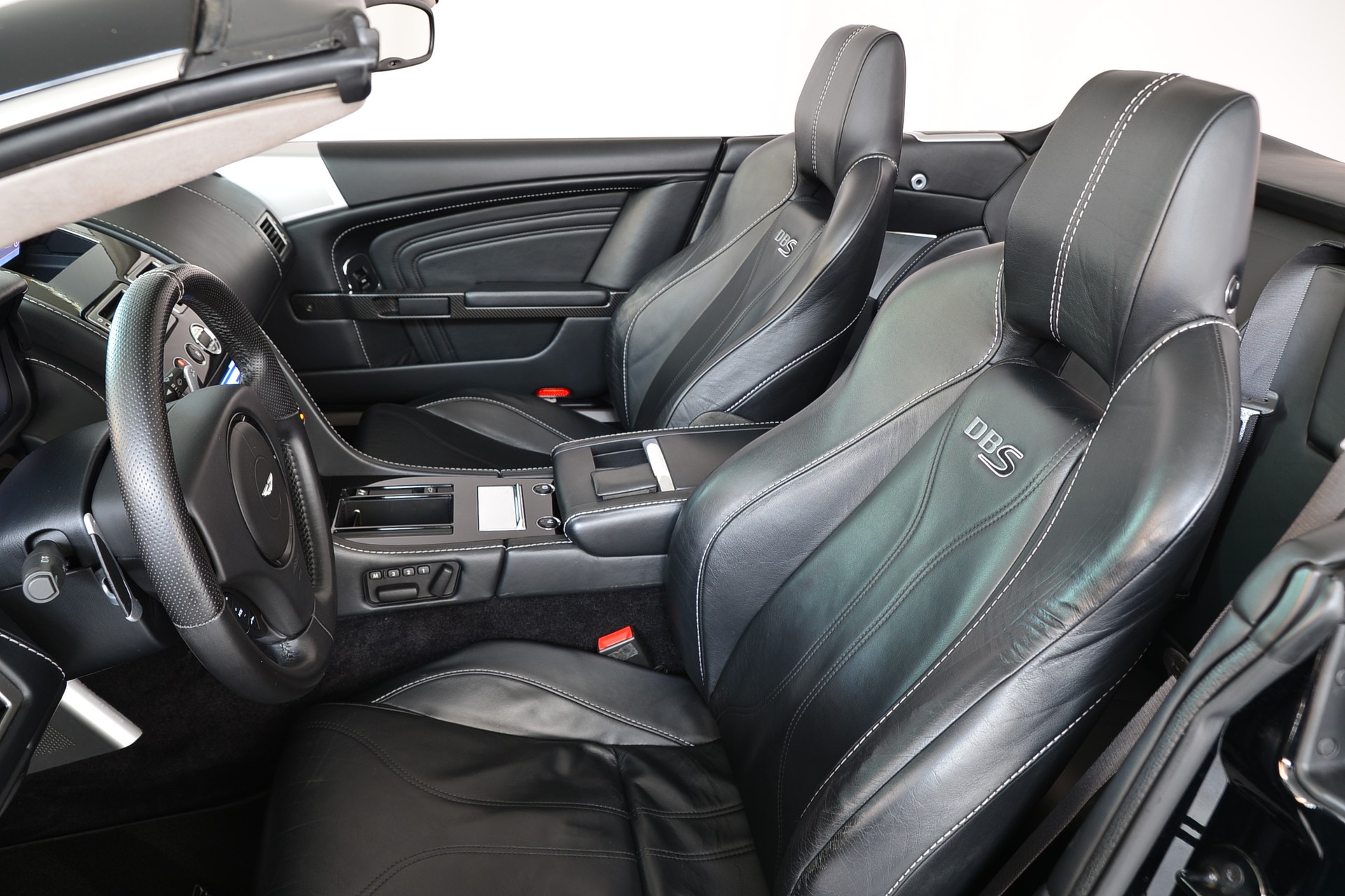 ASTON MARTIN DBS Volante Touchtronic 2-image-12