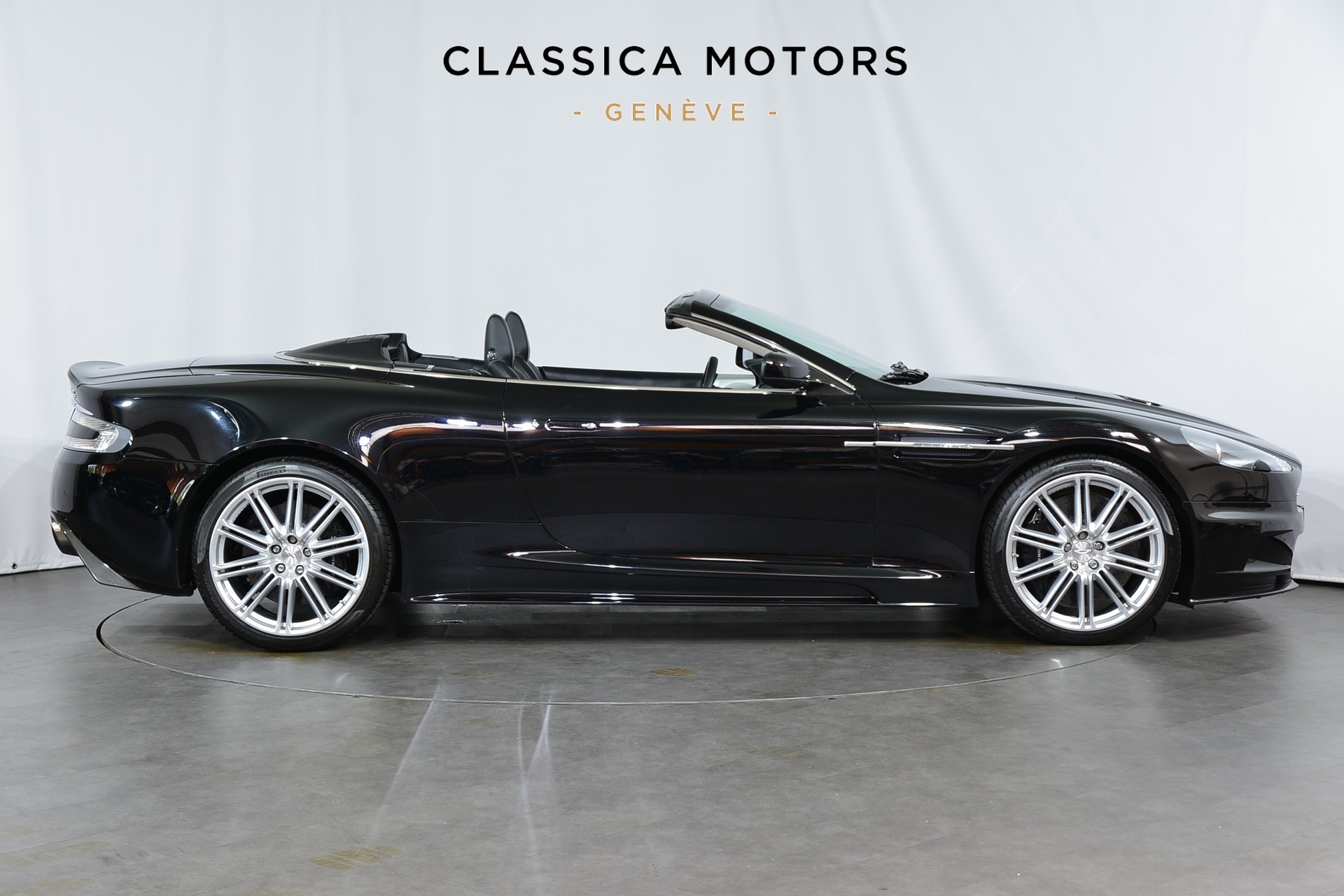 ASTON MARTIN DBS Volante Touchtronic 2-showroom-element-2
