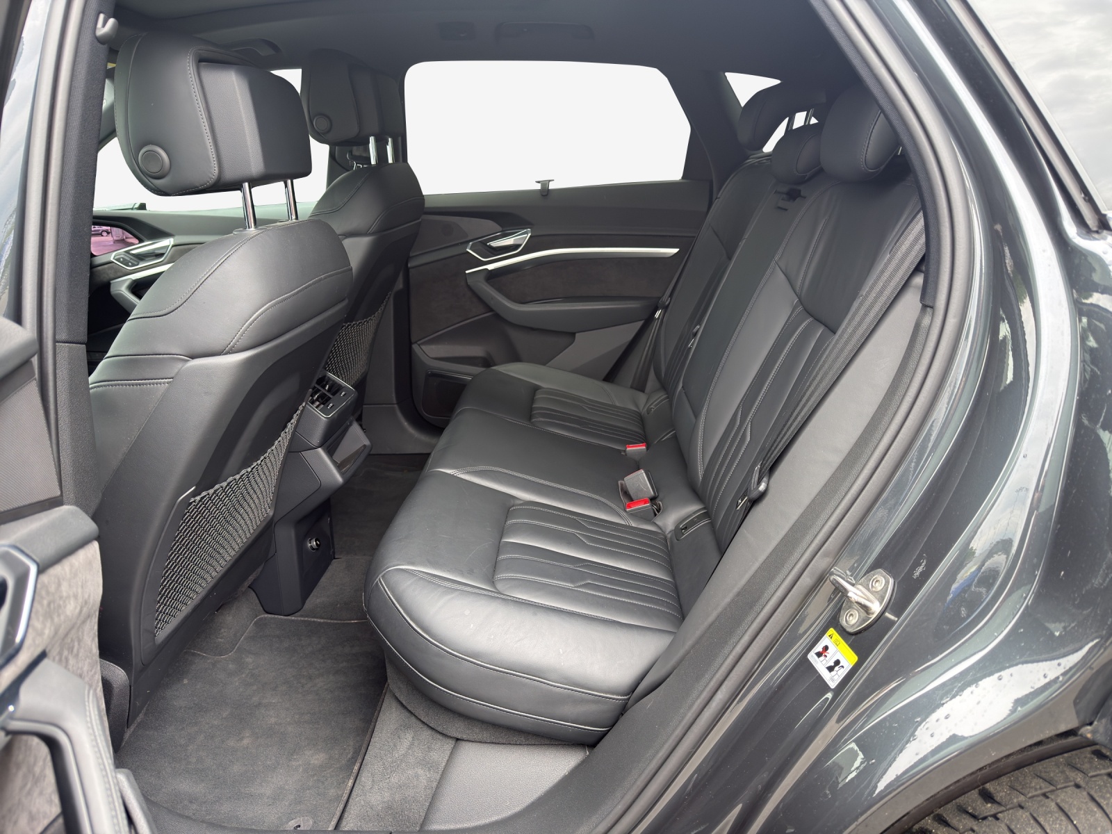 AUDI e-tron 55 Advanced quattro-image-12