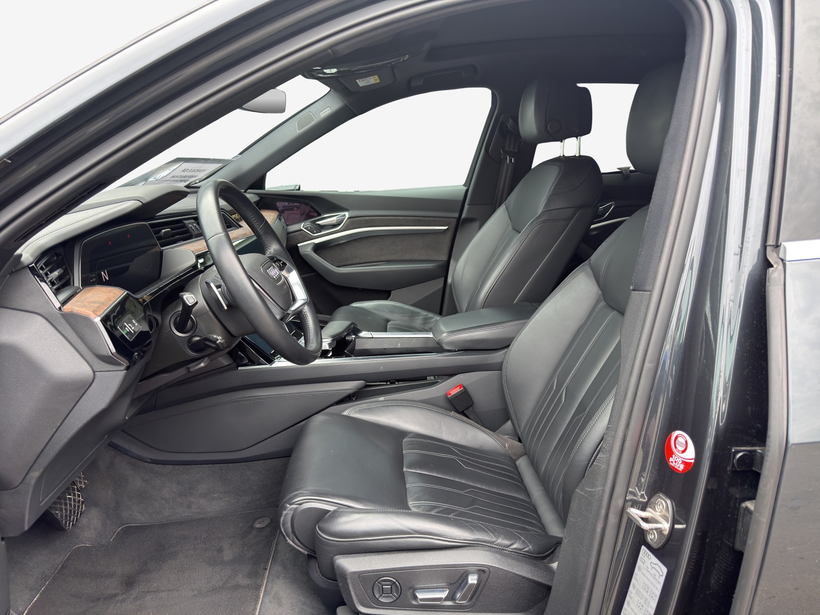 AUDI e-tron 55 Advanced quattro-image-8