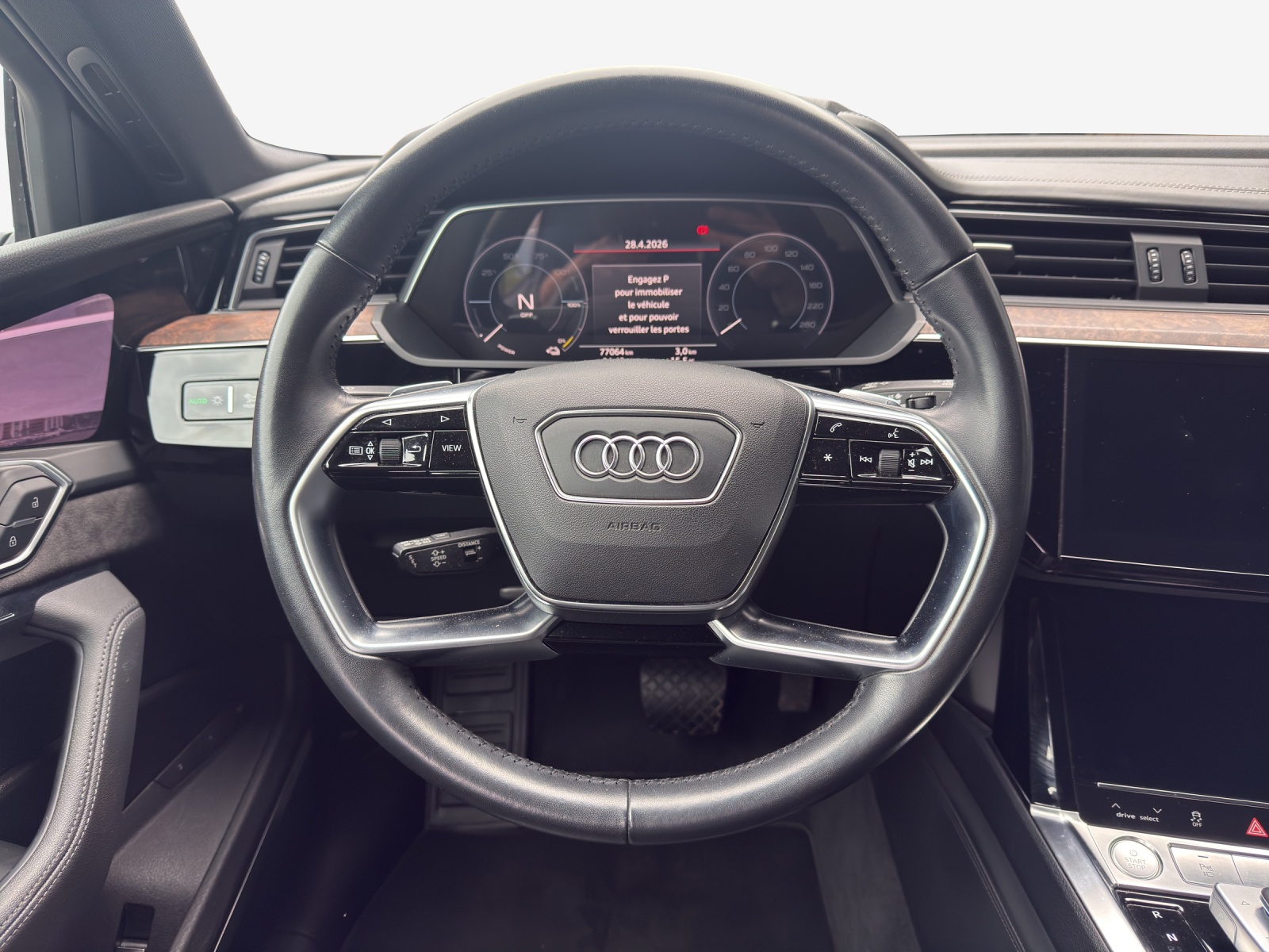 AUDI e-tron 55 Advanced quattro-image-10