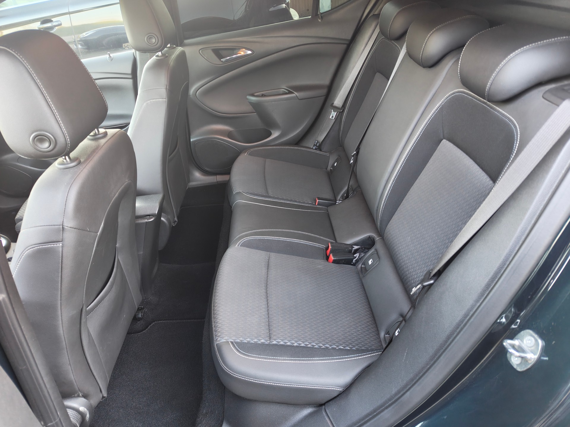 OPEL Astra 1.6i Turbo OPC Line Automatic-image-11