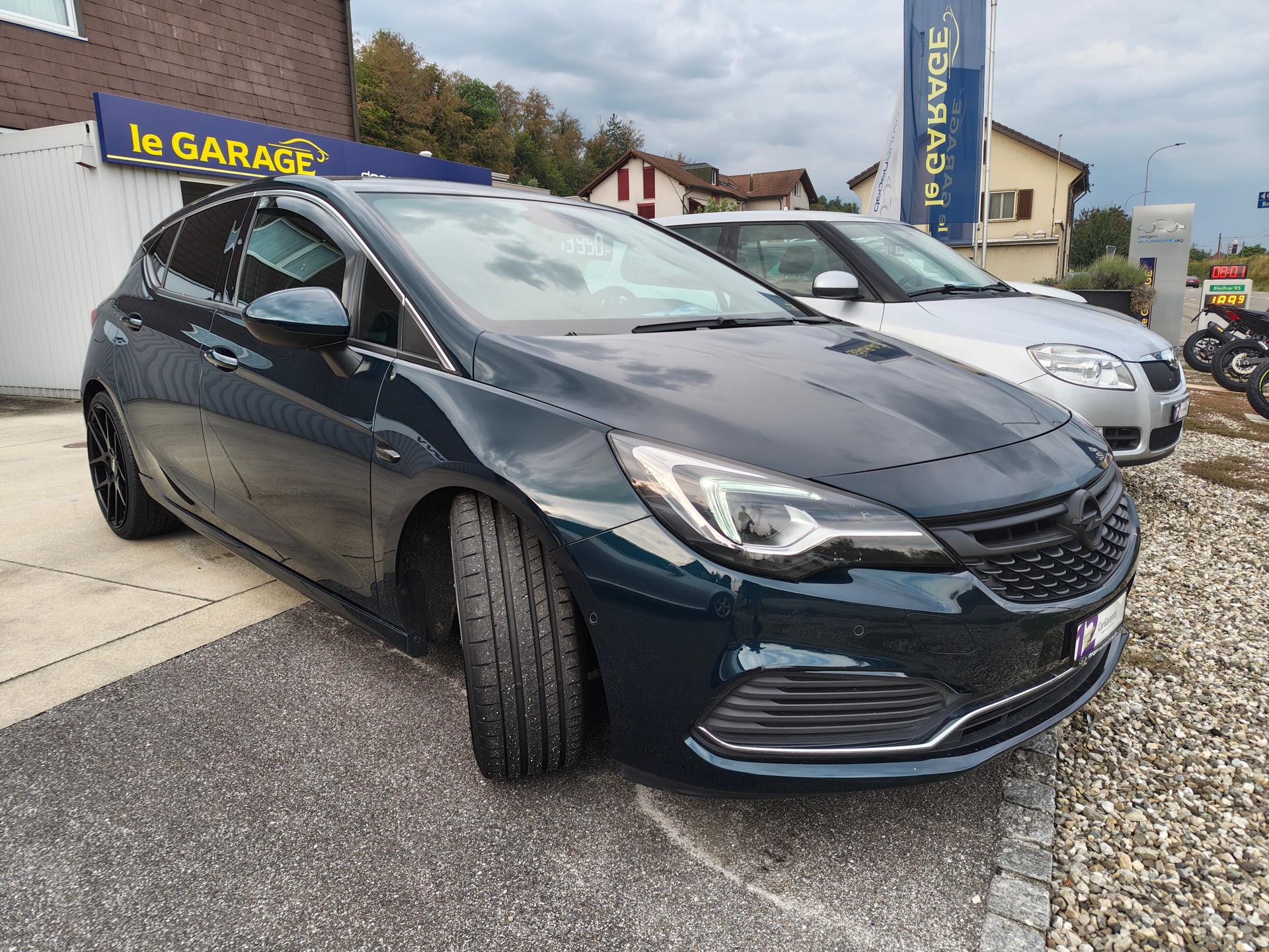 OPEL Astra 1.6i Turbo OPC Line Automatic-image-3