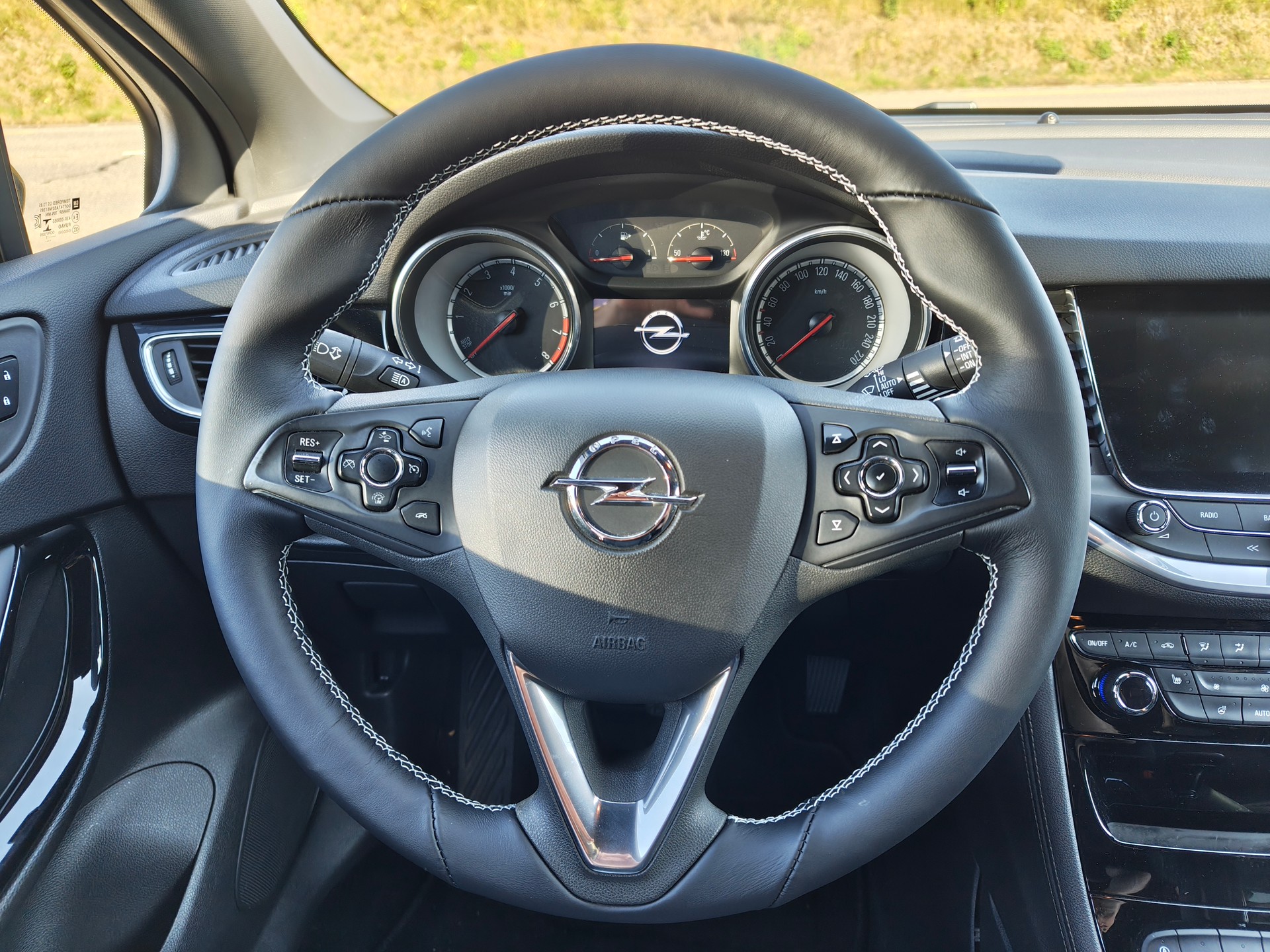 OPEL Astra 1.6i Turbo OPC Line Automatic-image-6
