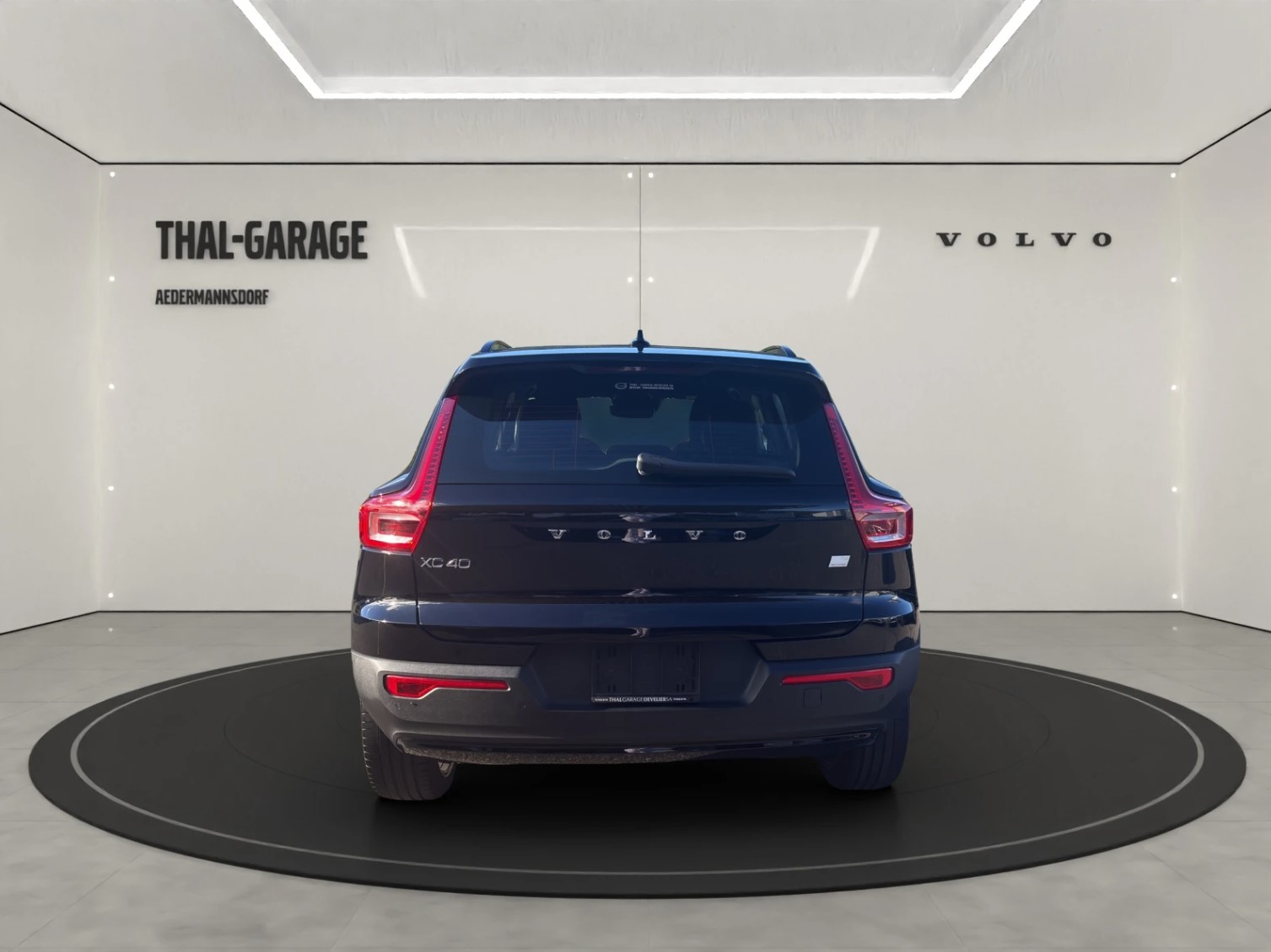 VOLVO XC40 1.5 T4 PiH R-Design-image-4