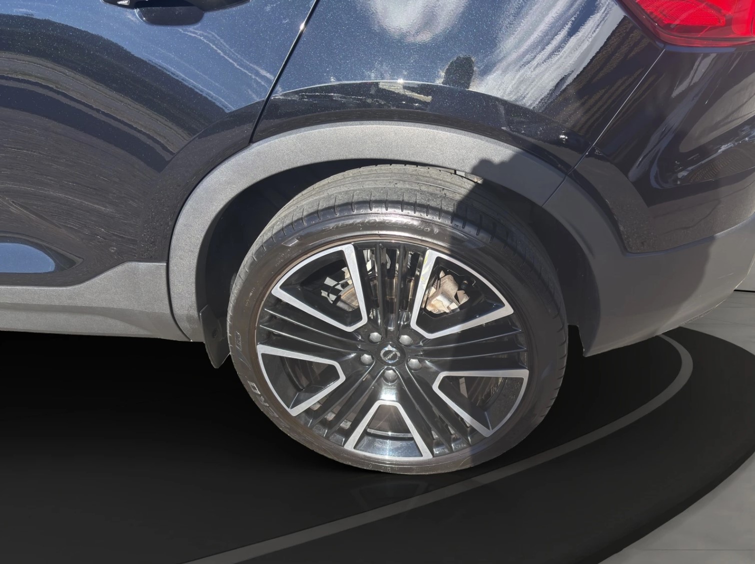 VOLVO XC40 1.5 T4 PiH R-Design-image-3