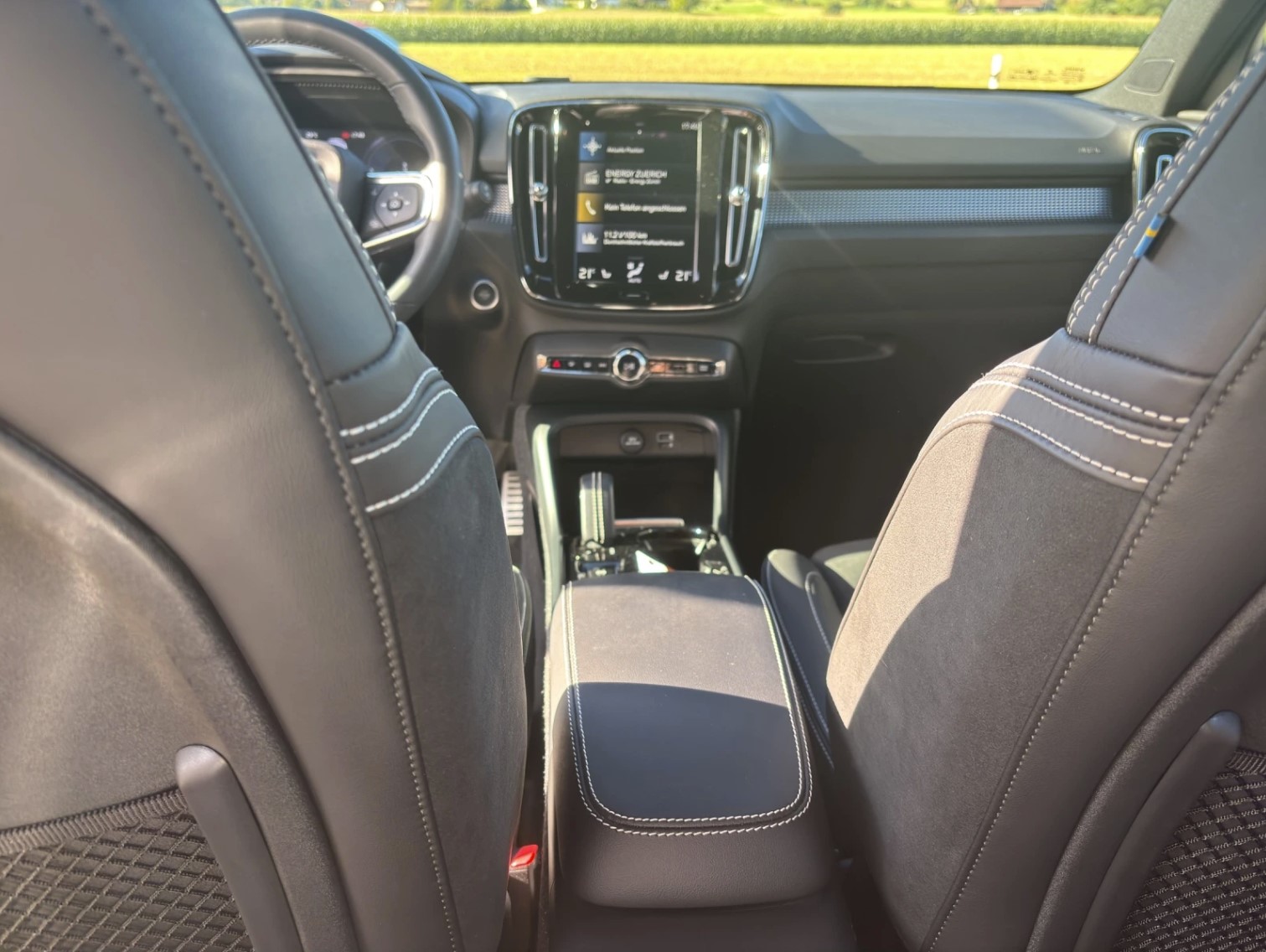 VOLVO XC40 1.5 T4 PiH R-Design-image-9