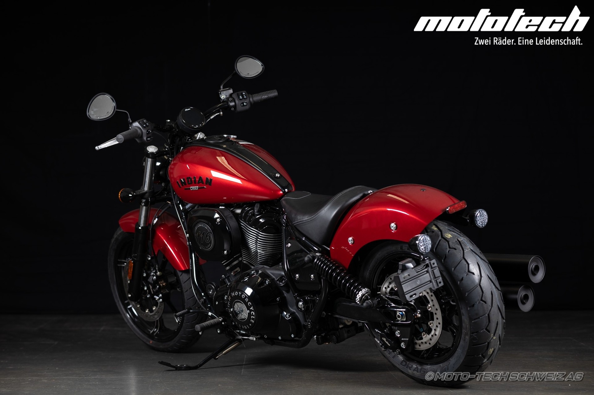 INDIAN Chief Dark Horse-showroom-element-2