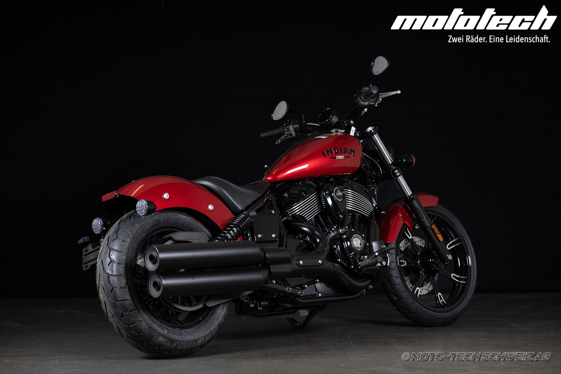 INDIAN Chief Dark Horse-showroom-element-1