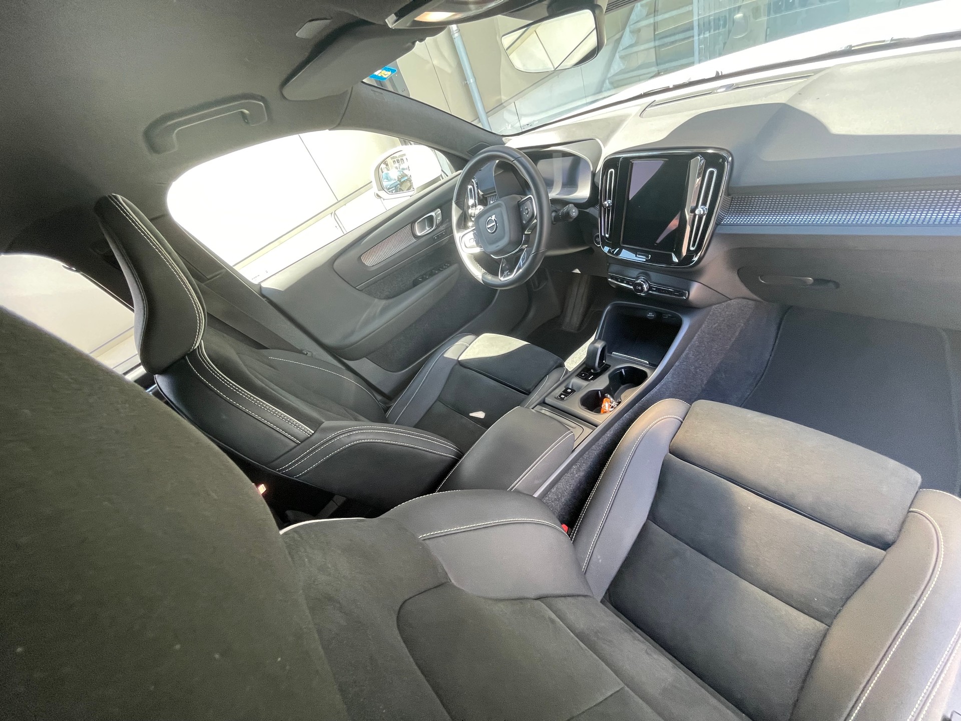 VOLVO XC40 B3 Benzin Mild Hybrid Core DCT-image-5