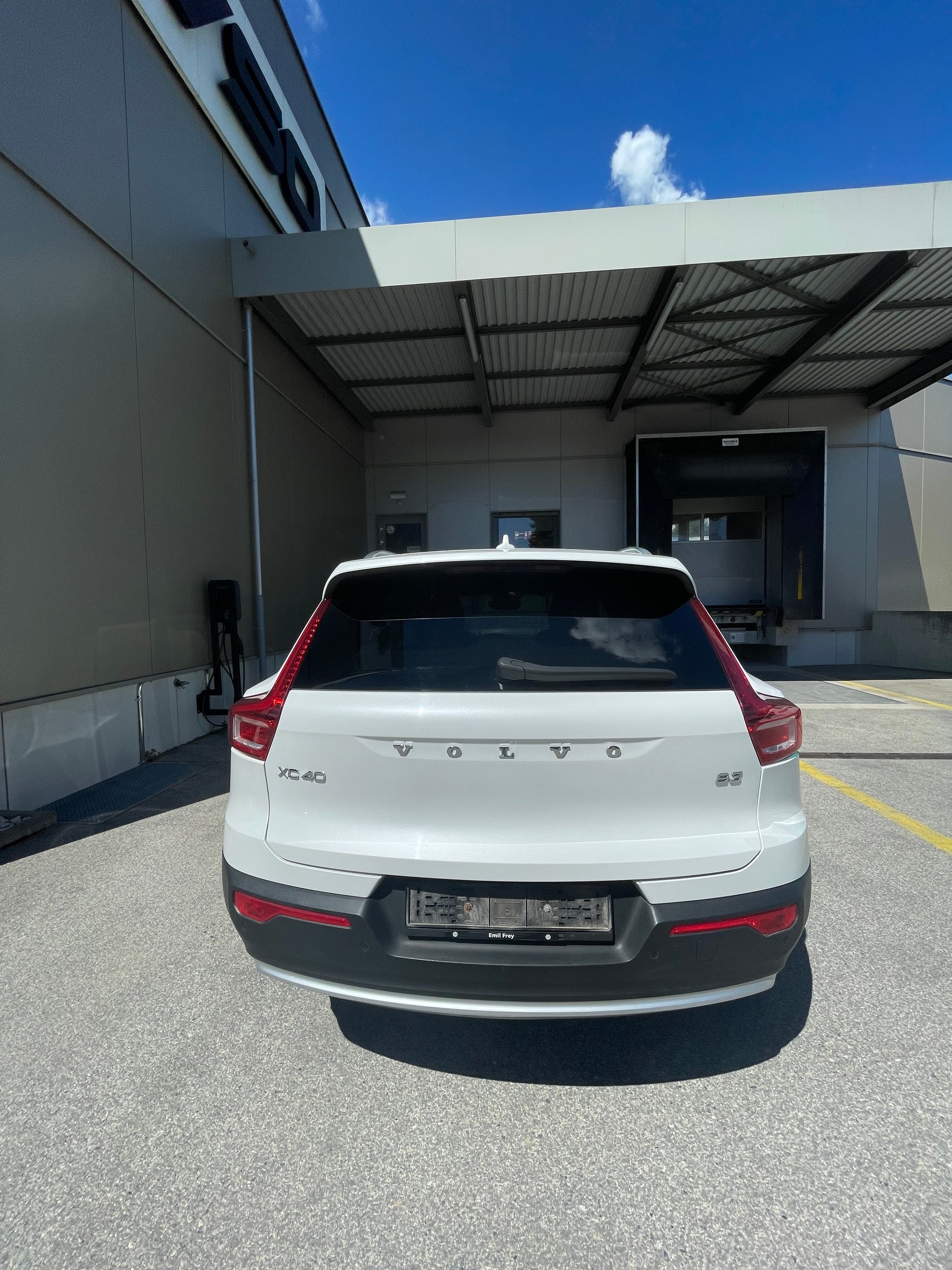 VOLVO XC40 B3 Benzin Mild Hybrid Core DCT-image-2